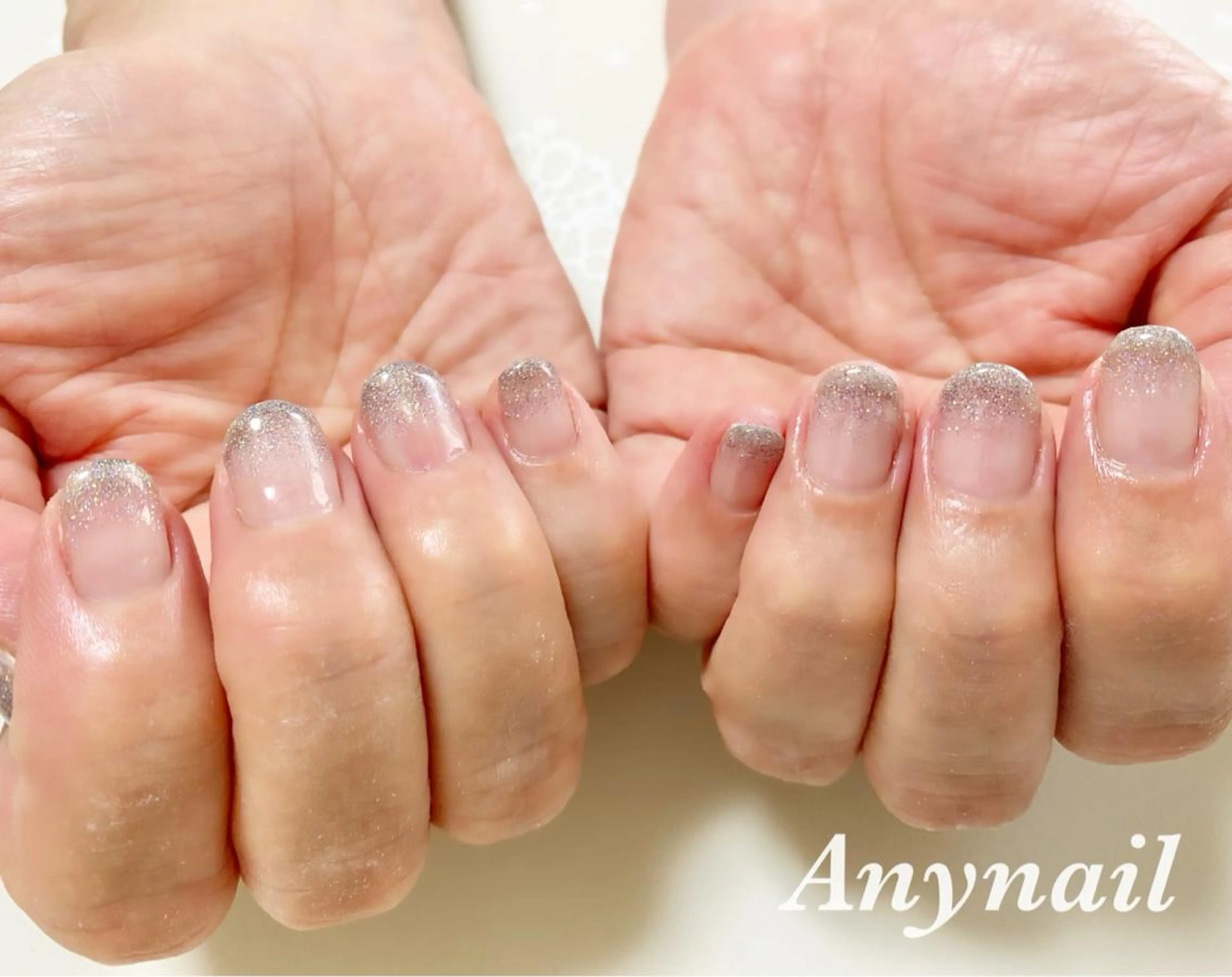 ネイル ブルー グラデーション ラメ(グリッター) ラメグラデーション シンプルネイル ハンドネイル 岩澤 恵子のネイルデザイン