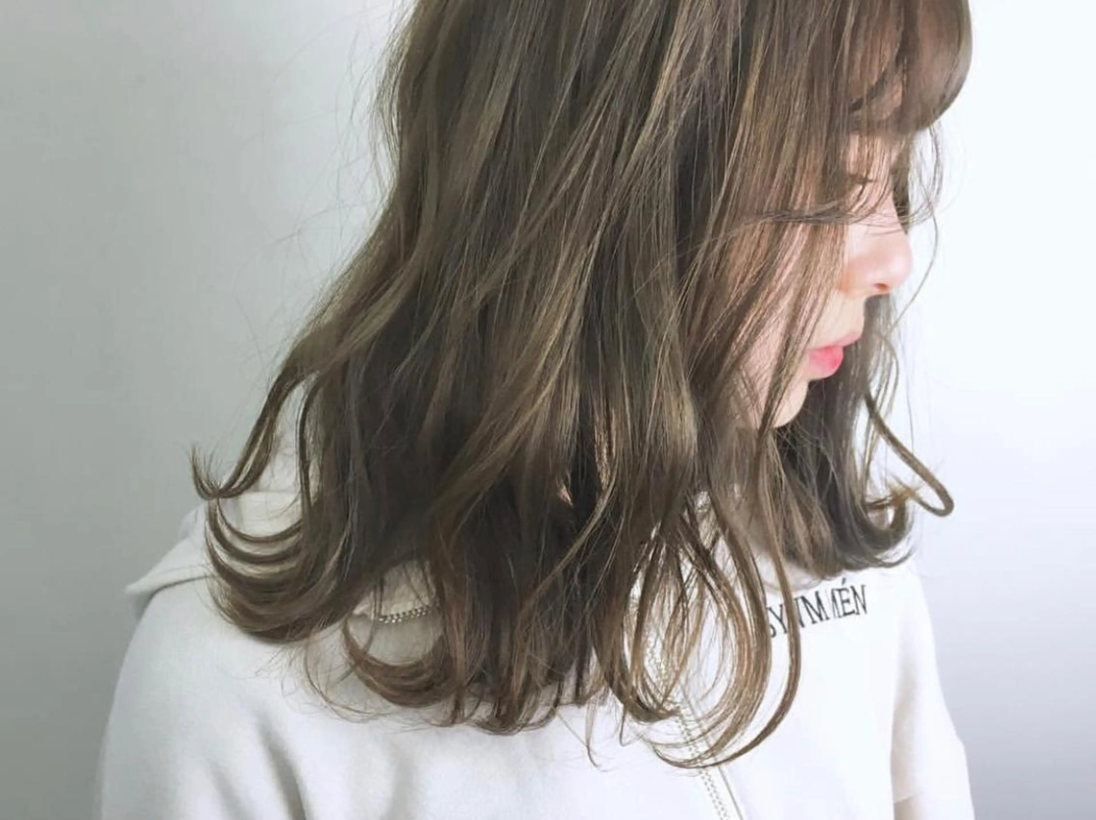 ミディアム カラー ベージュカラー ブリーチ 韓国hair ·͜· watanabeのヘアスタイル