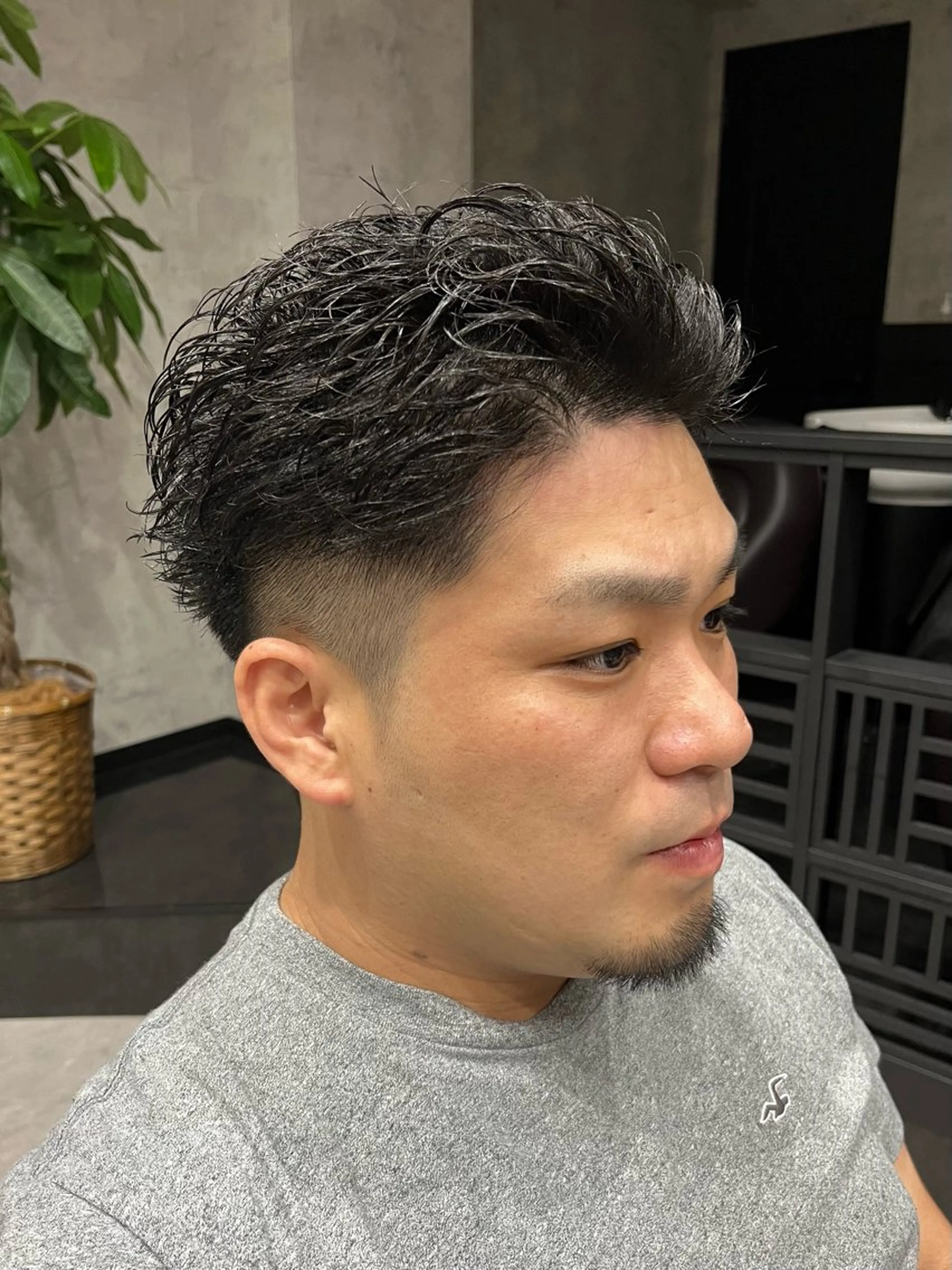 ショート パーマ メンズ メンズパーマ 刈り上げ ショートヘア カット パーマ トリートメント 【店長】メンズ職人 短髪　ハイトーン🔥のヘアスタイル