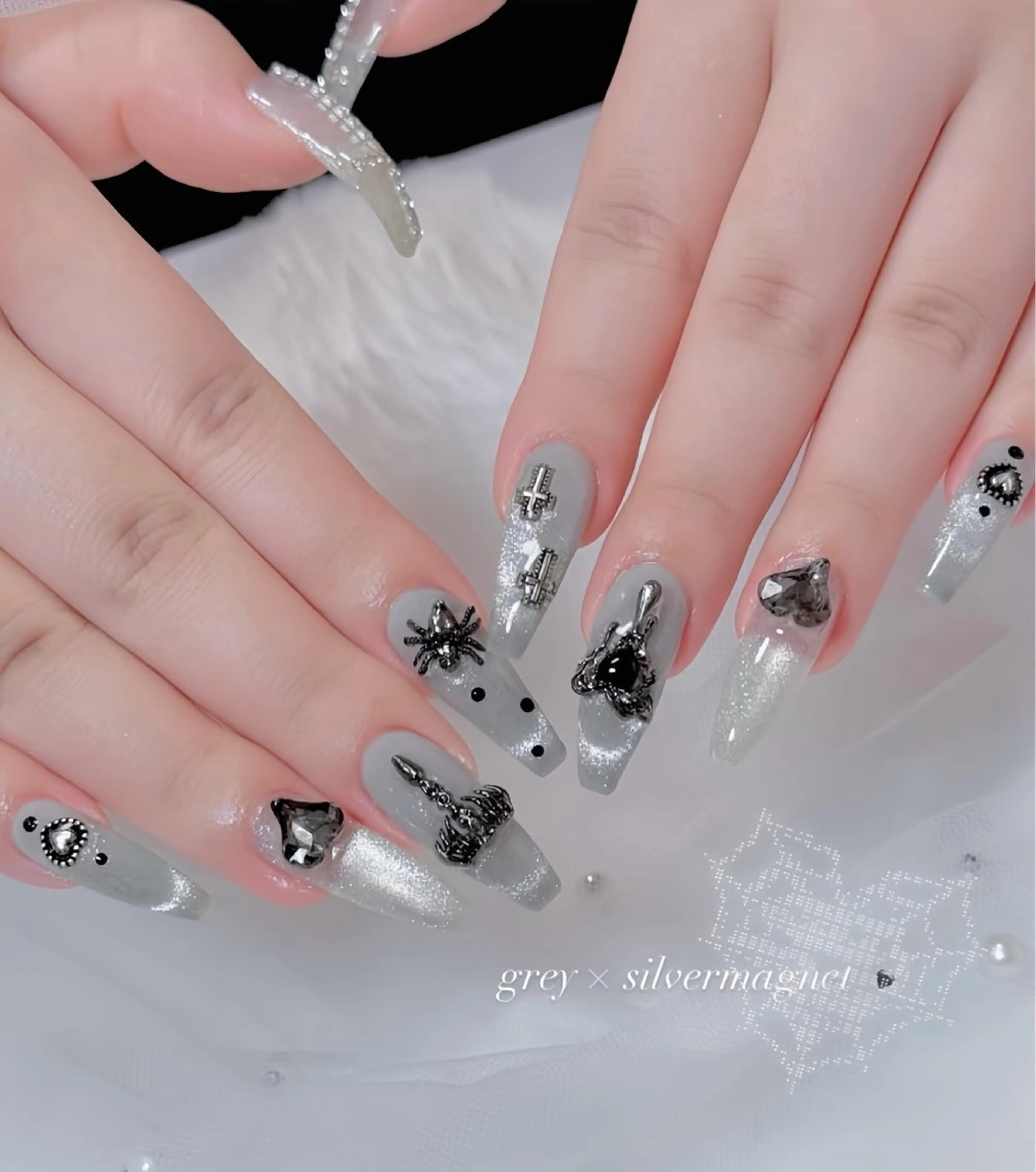 ネイル オーロラネイル チークネイル 桜ネイル クリアネイル ドット ハンドネイル Rin Nail 新大久保店のネイルデザイン