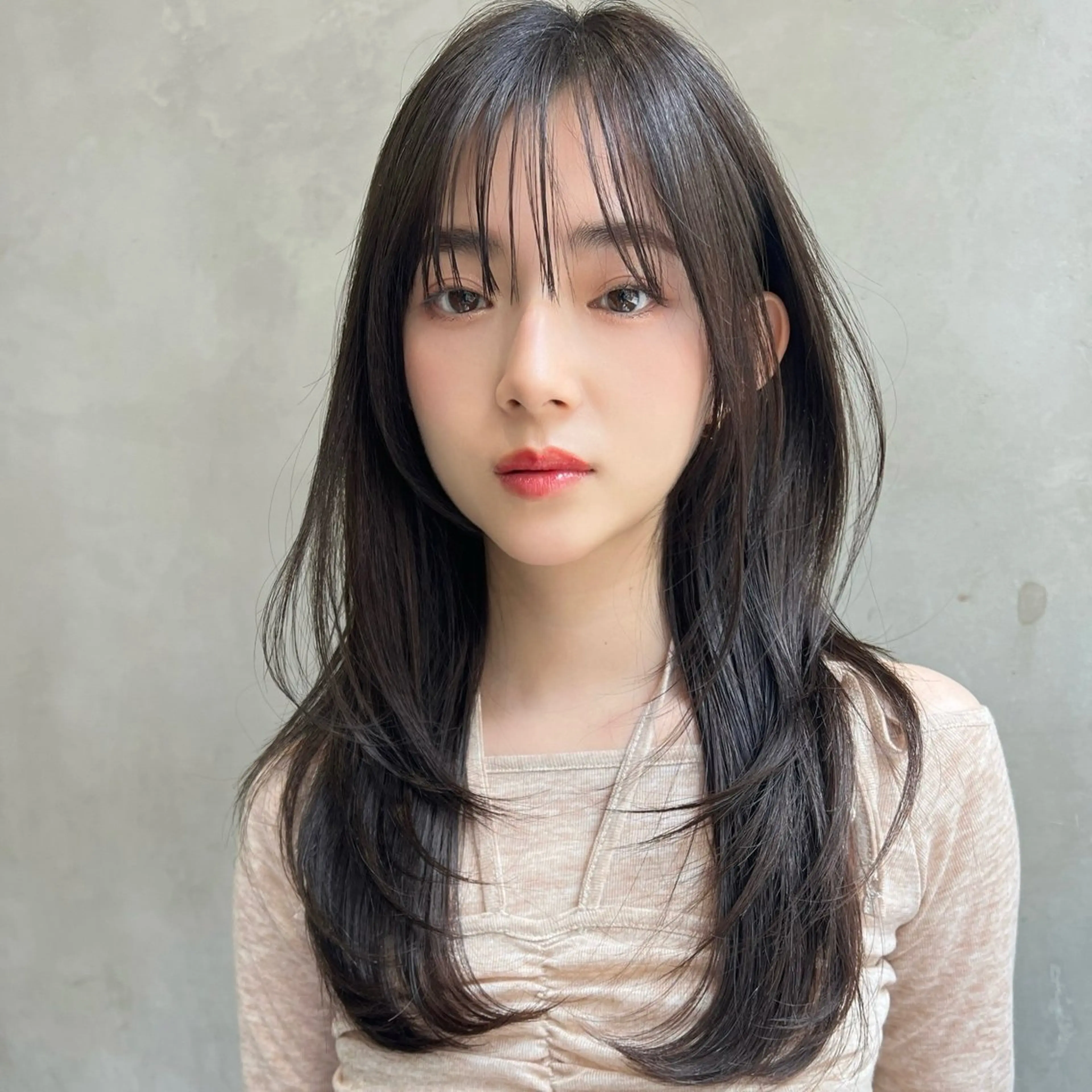 セミロング カラー グレージュ レイヤーカット オカベ ショウマのヘアスタイル