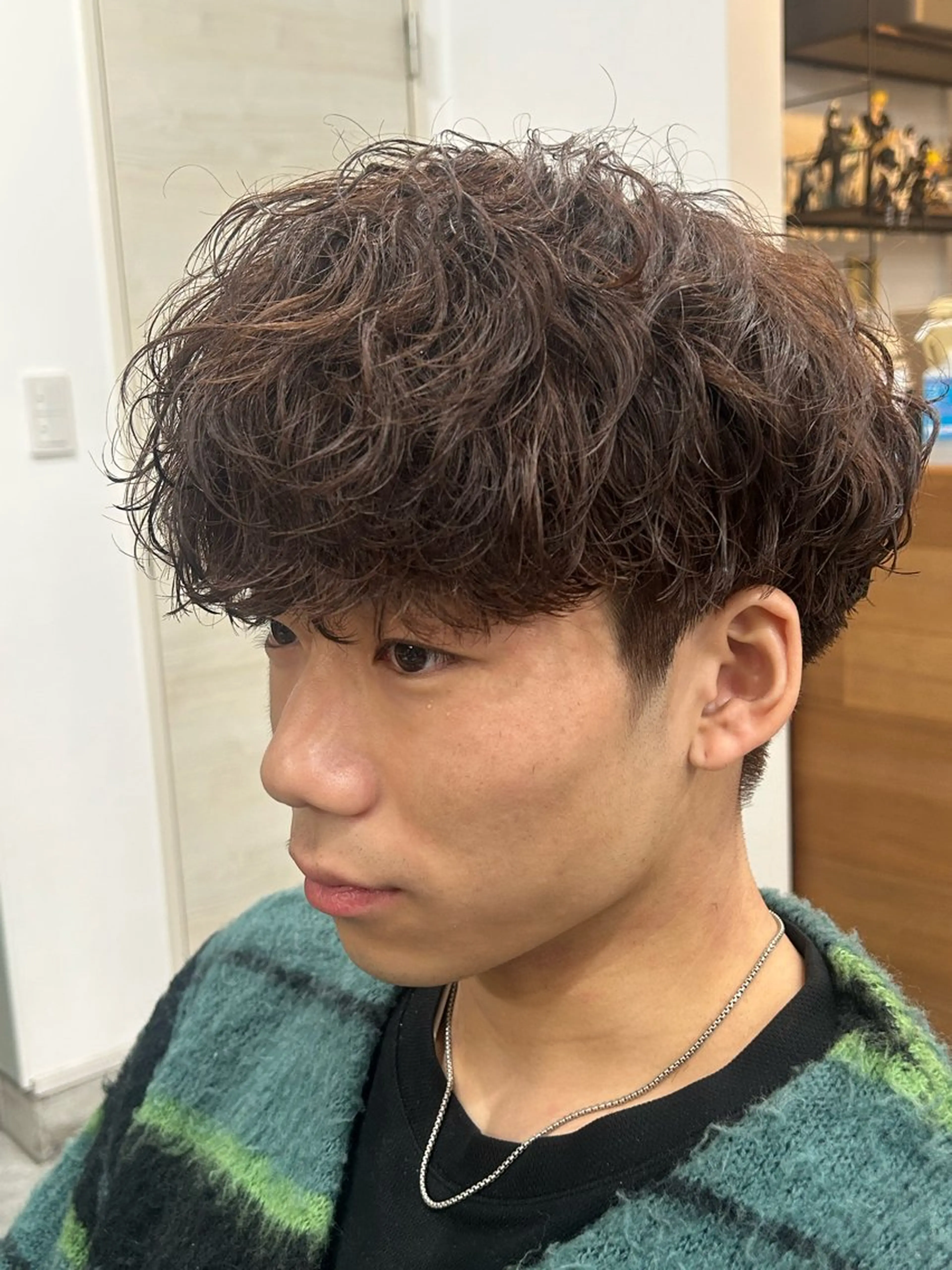 ショート パーマ メンズ センターパート フェードカット マッシュ メンズパーマ スペインカール パーマ 宮下 遼太のヘアスタイル