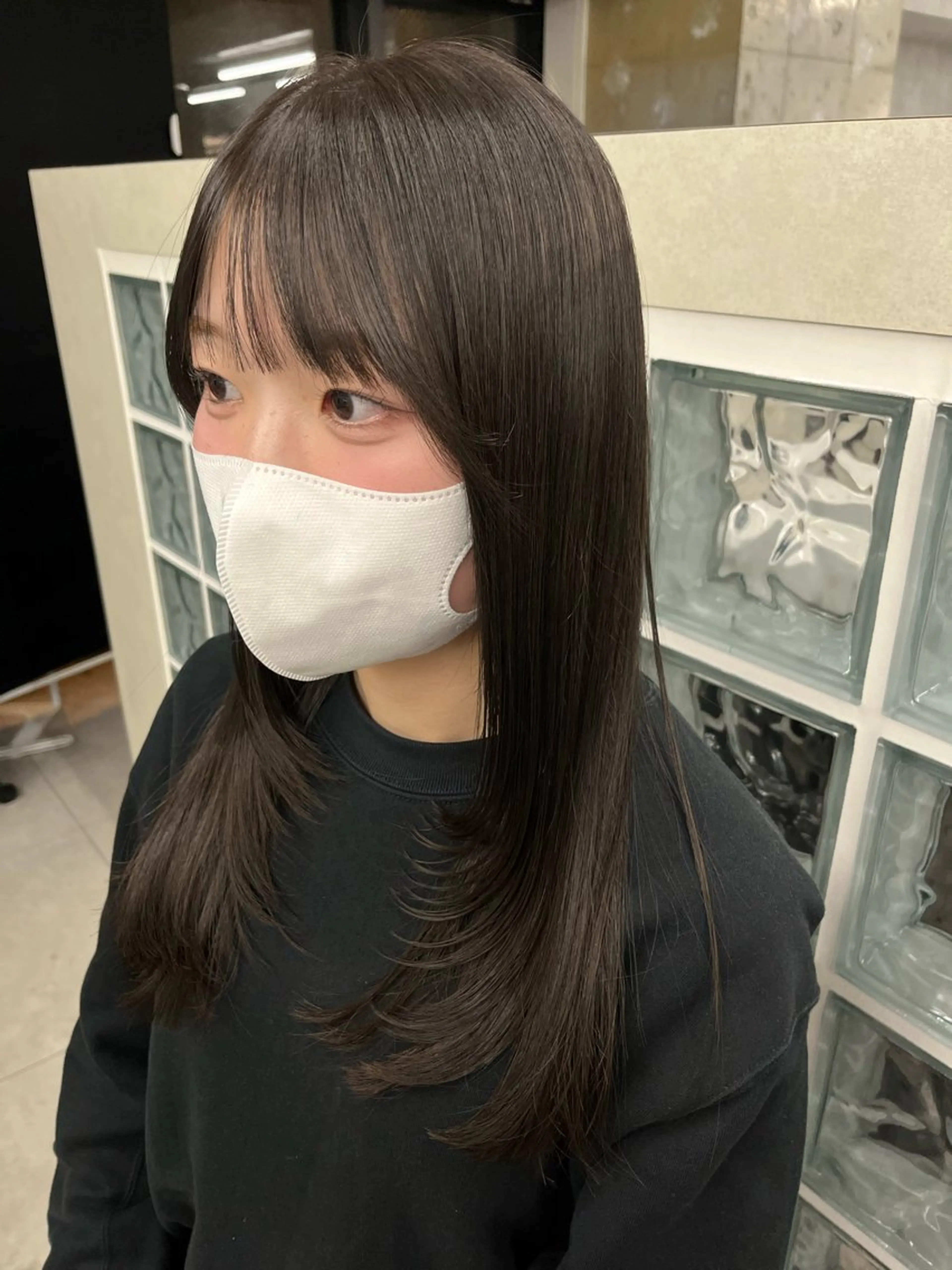 セミロング カラー グレージュ オリーブグレージュ オリーブグレー レイヤーカット anon Loemのヘアスタイル