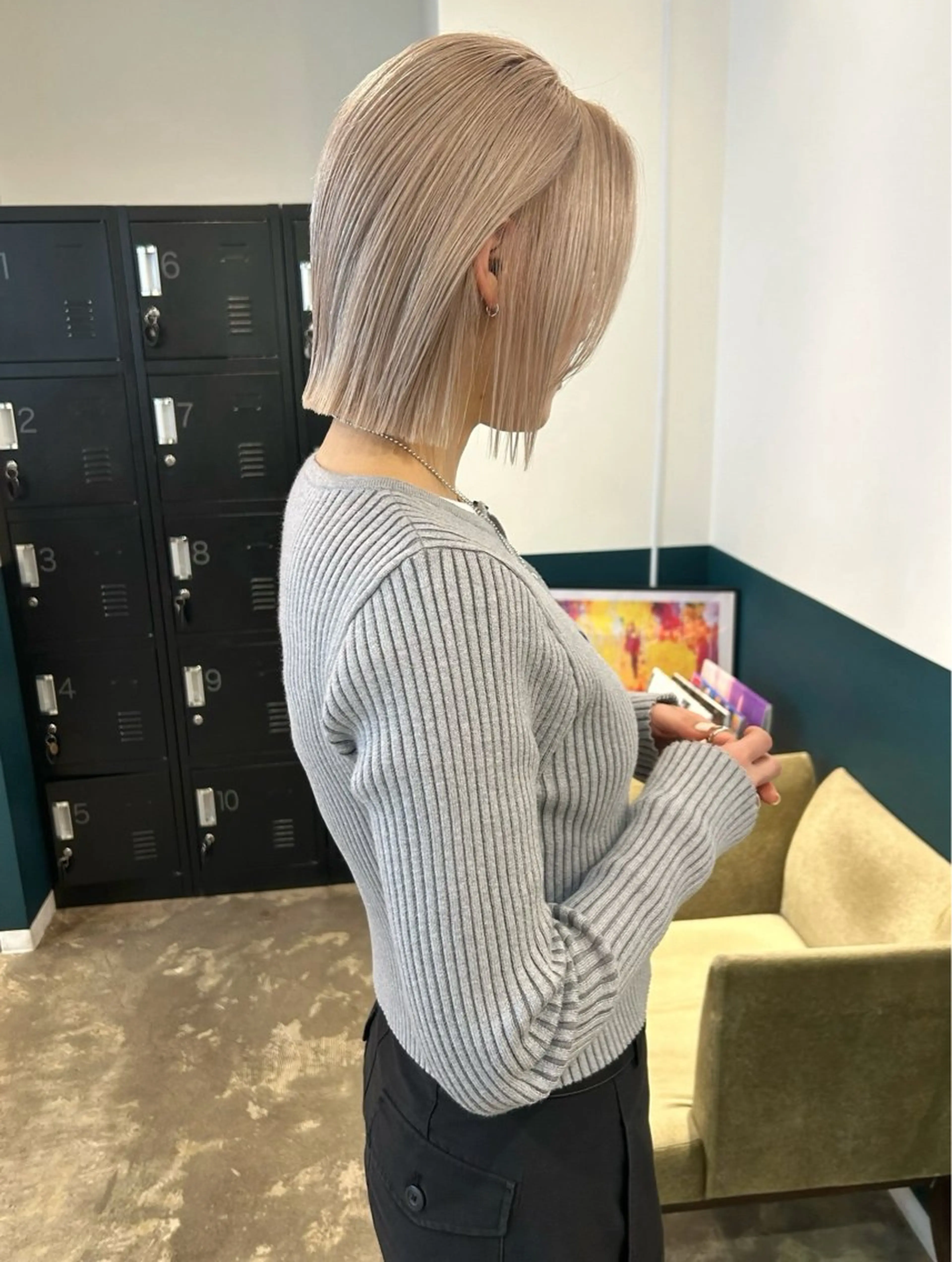 ショート カラー ベージュカラー ハイトーンカラー ハイトーンベージュ ボブ カット ヘアカラー カラーリスト菅野 竜矢🌈のヘアスタイル