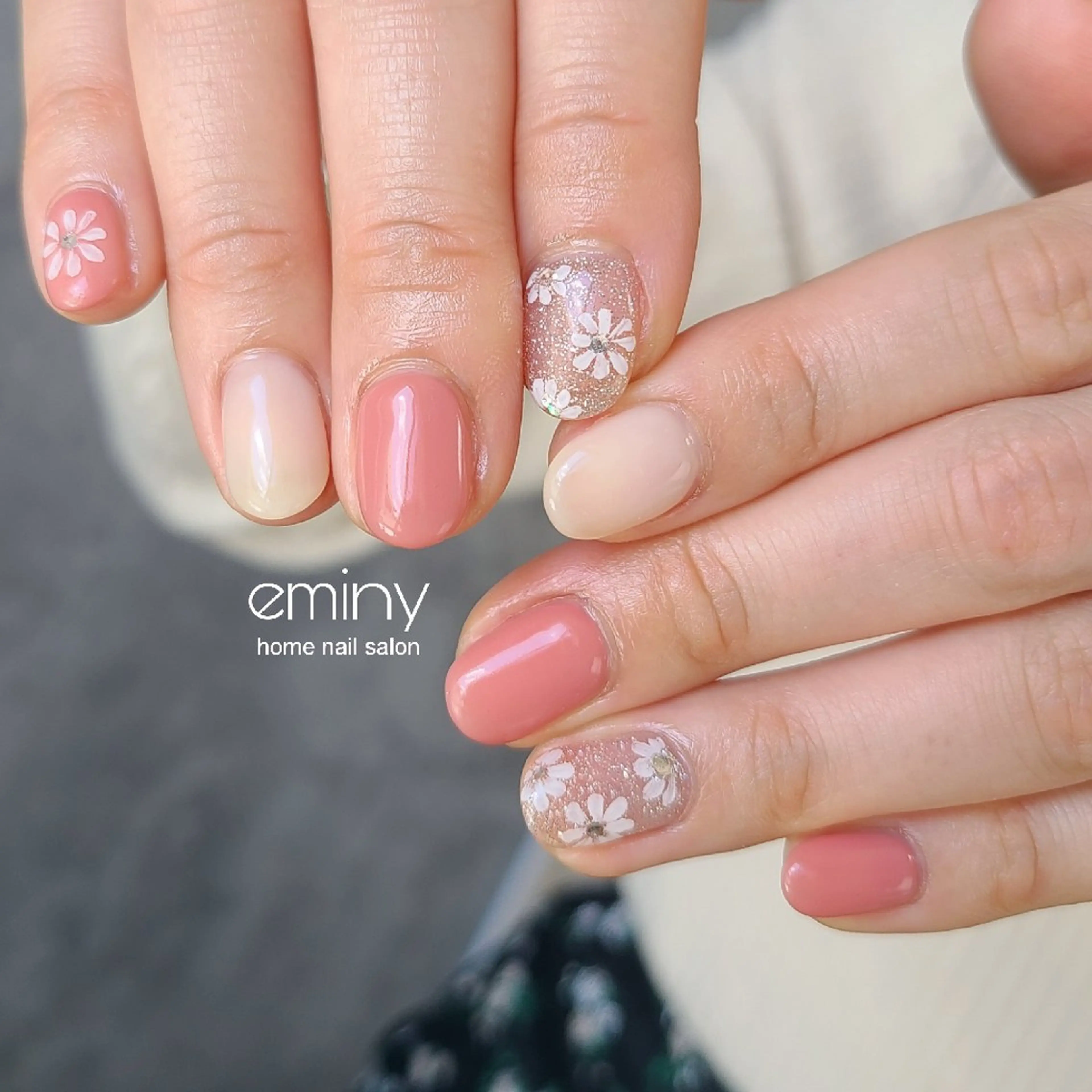 ネイル フラッシュネイル フラワーネイル ジェルネイル キラキラネイル 韓国ネイル ハンドネイル nail salon  eminyのネイルデザイン