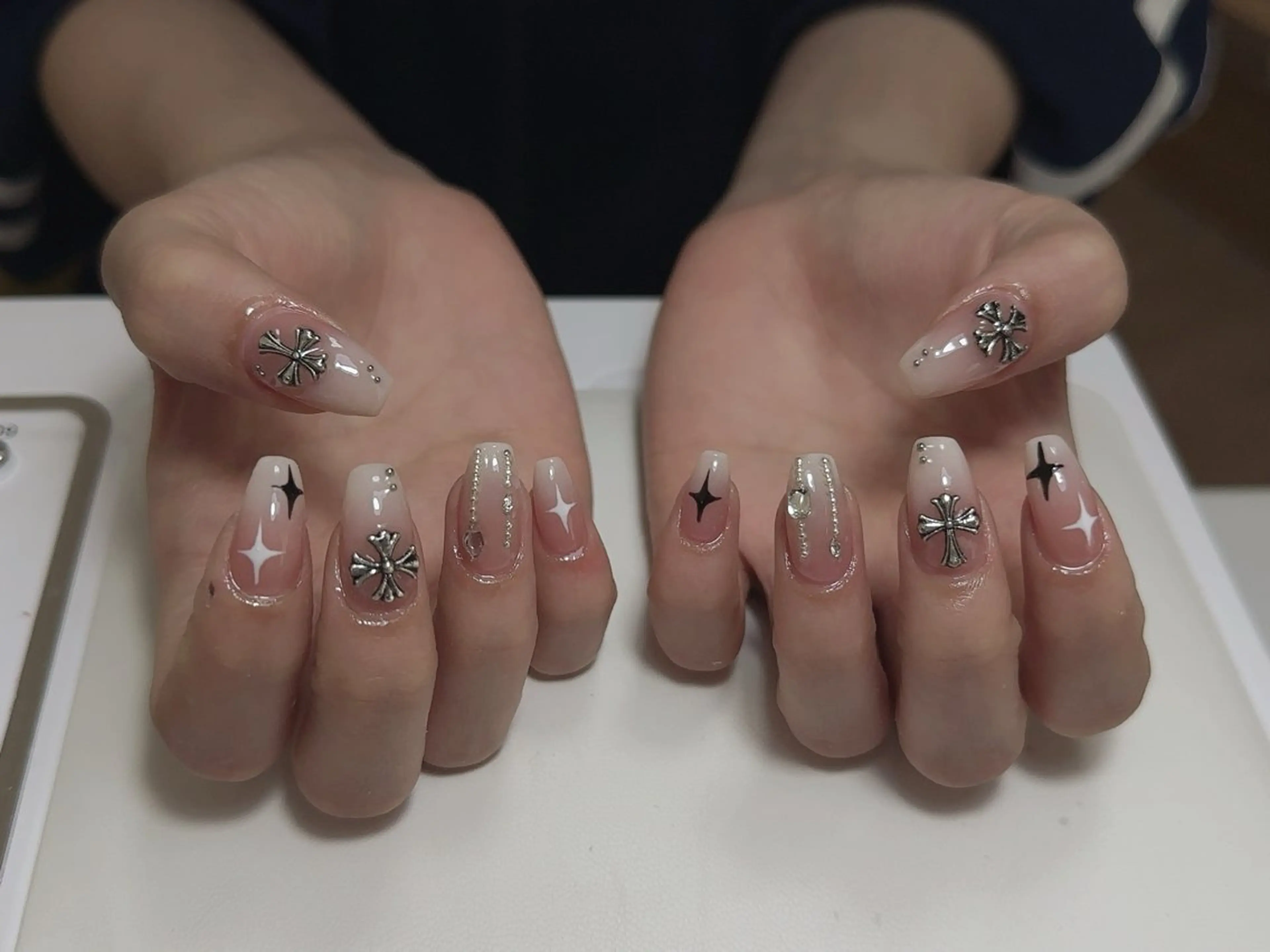 ネイル ハンドネイル NAIL CIRCLESのネイルデザイン