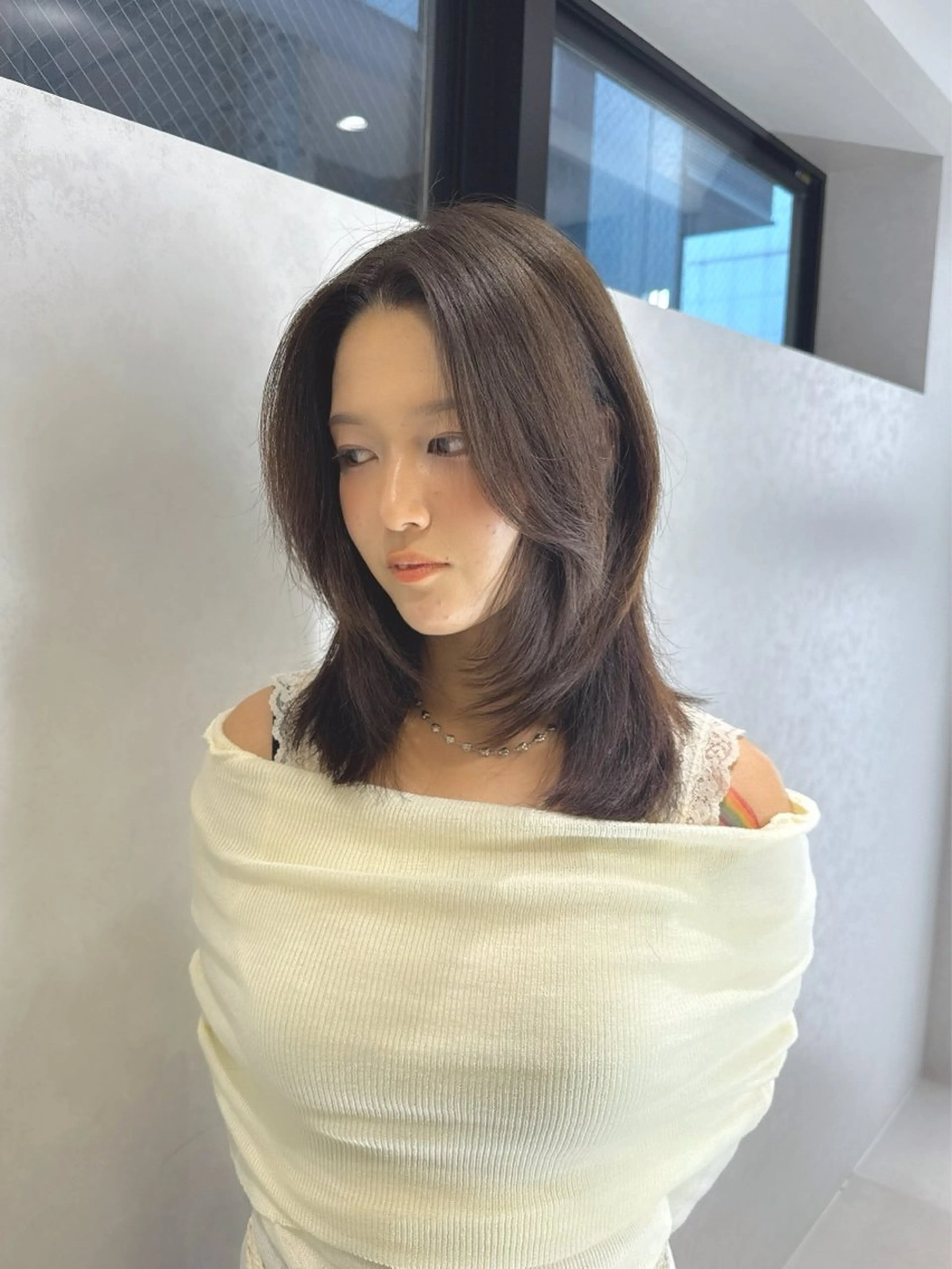 ミディアム カラー ミディアムレイヤー ブリーチ ブラウンカラー ブリーチなしカラー レイヤーカット カット ヘアカラー トリートメント 矢野 晃平のヘアスタイル