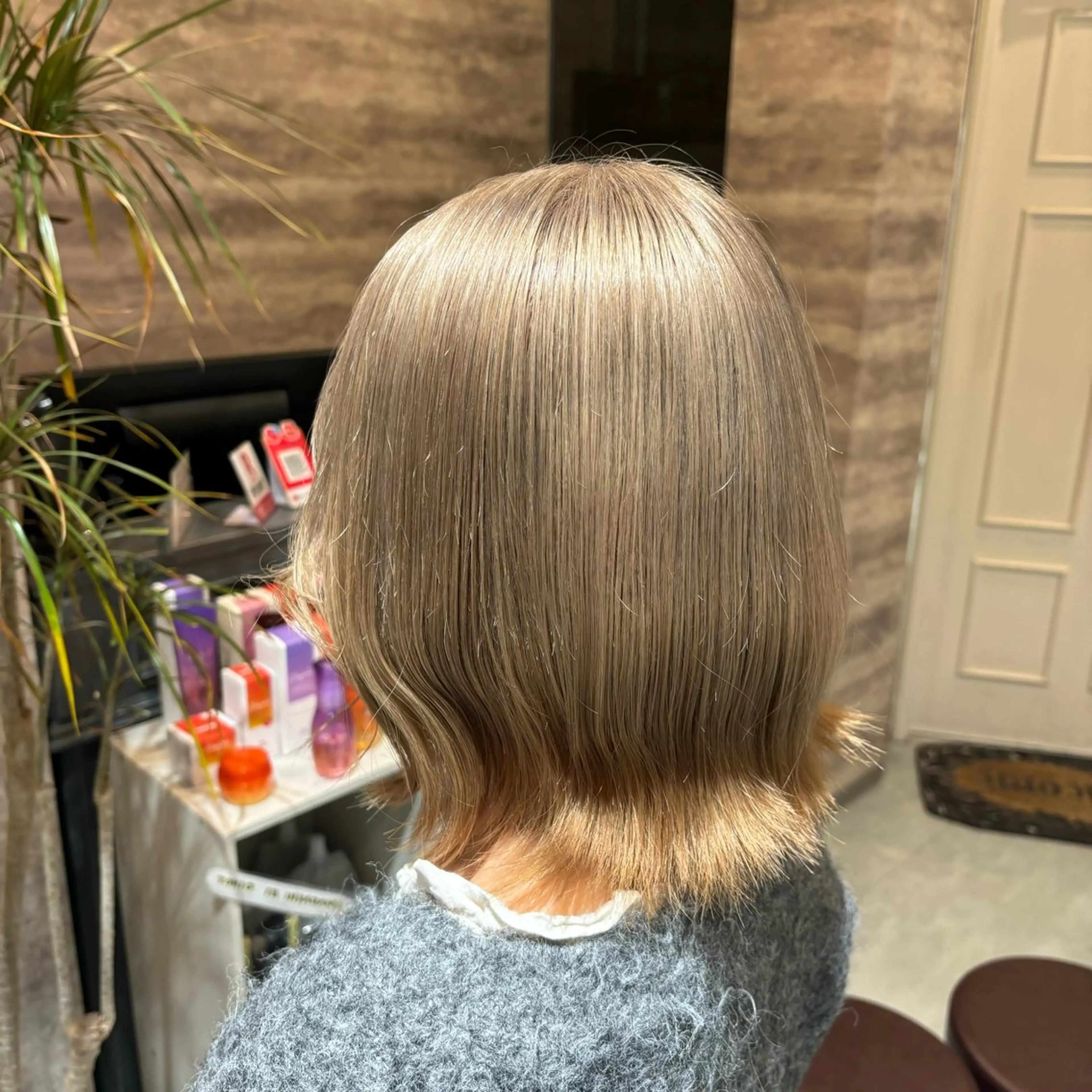 ミディアム 牧野 夏子のヘアスタイル