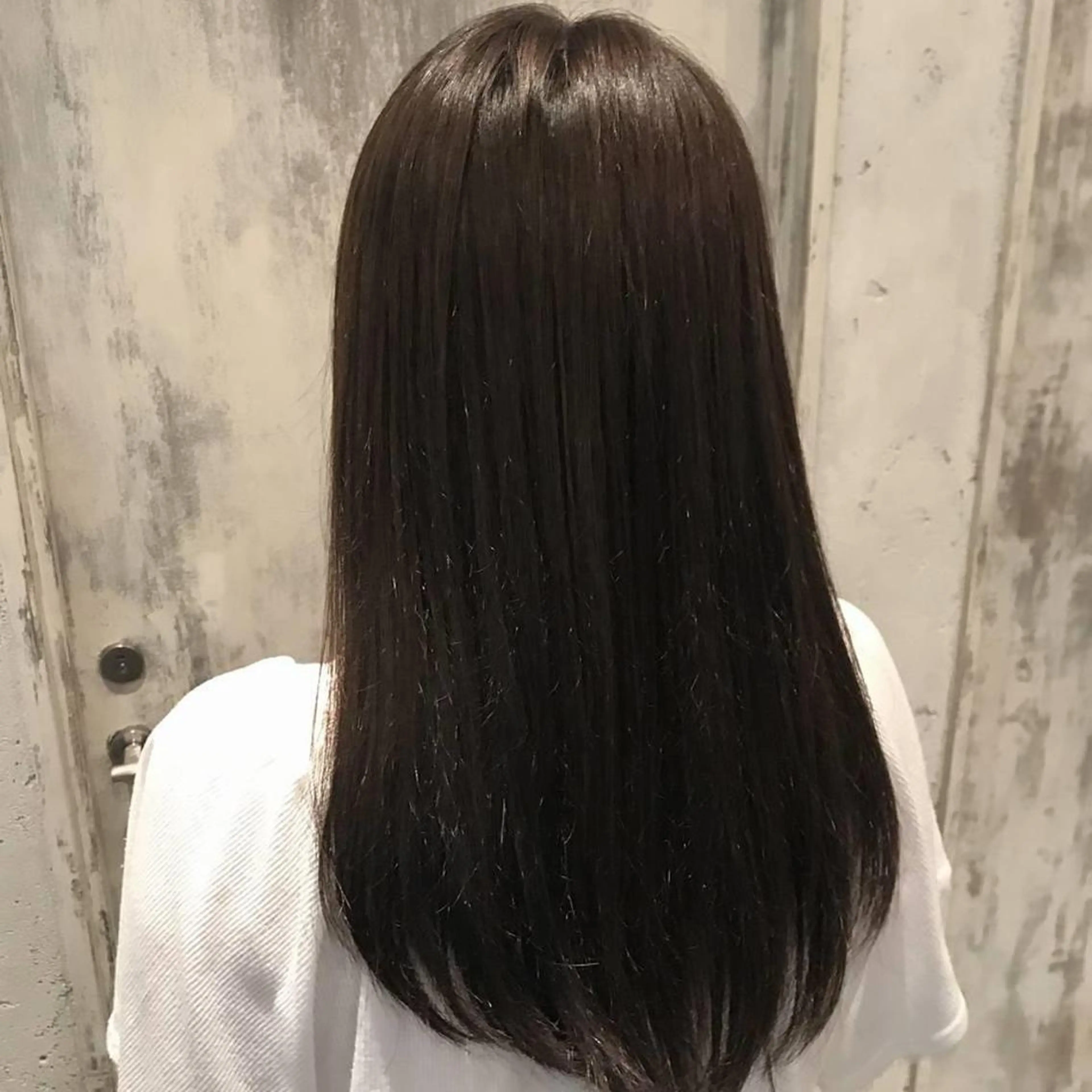 カラー ブリーチなしカラー/ 顔周りレイヤーカットのヘアスタイル