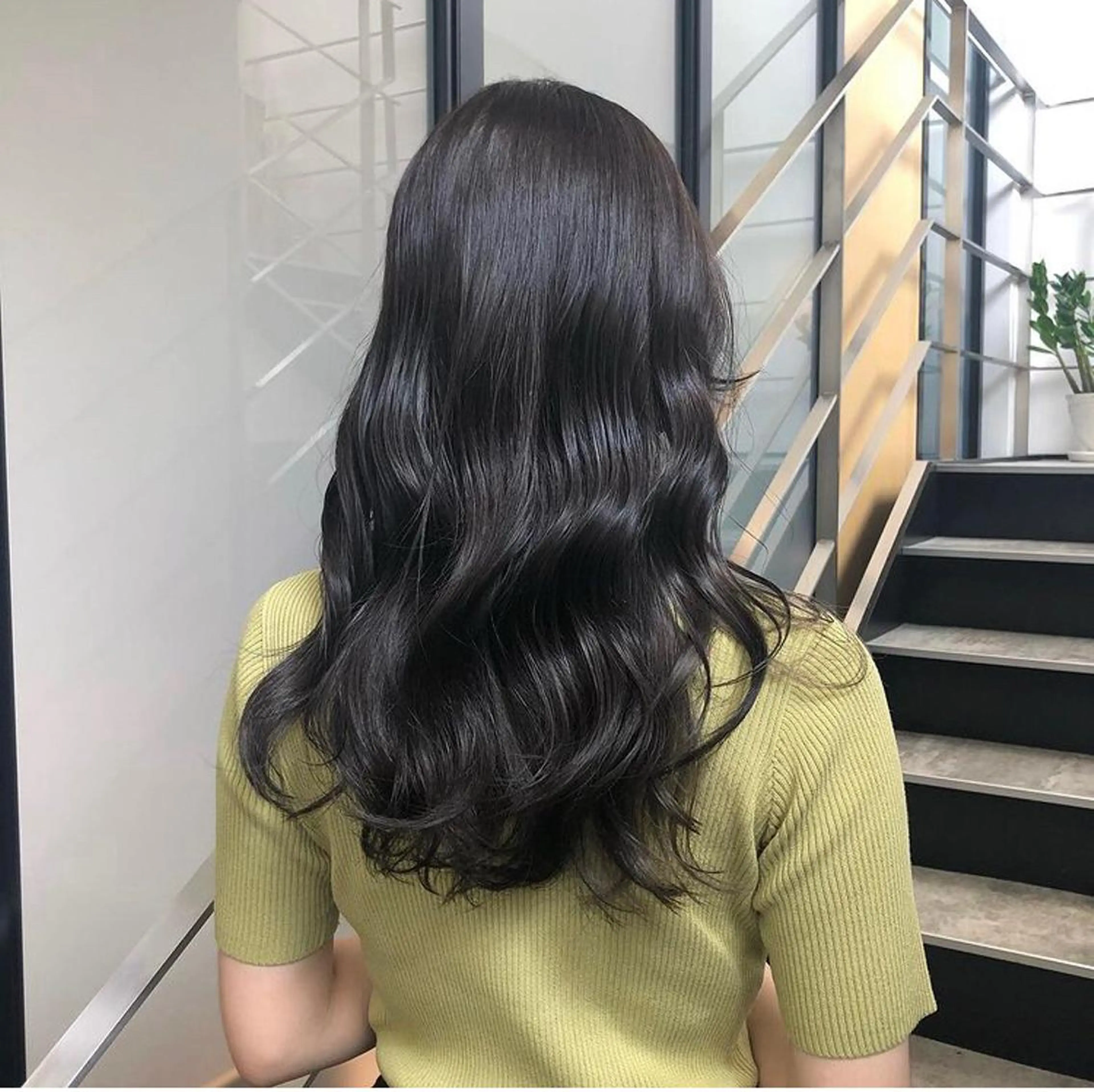 ロング カラー パーマ ヘアアレンジ メンズ キッズ メンズインナーカラー メンズ韓国風 波巻きパーマ ベージュカラー インナーカラー ヘアカラー stylist 🌸 kana.のヘアスタイル