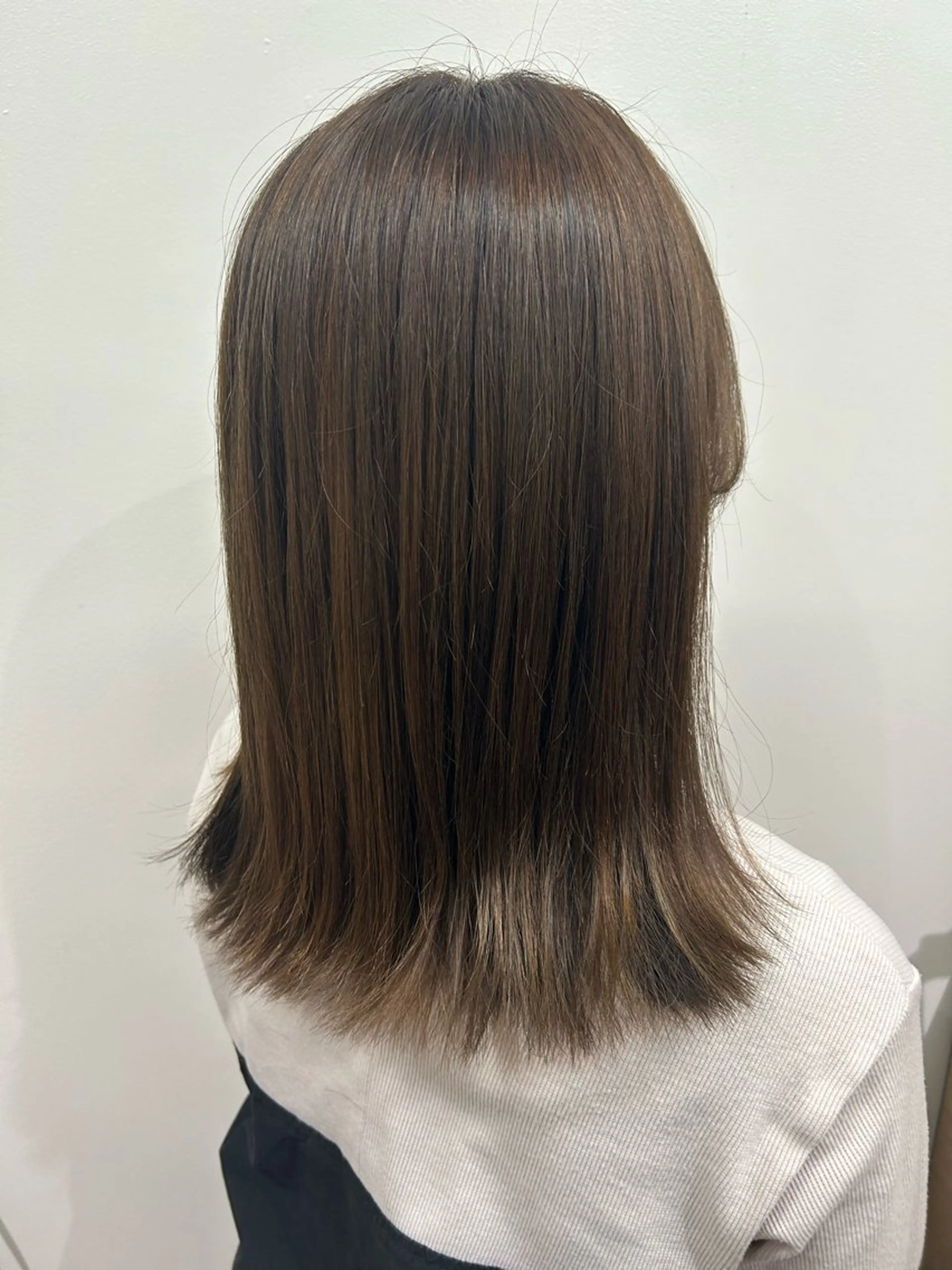 ミディアム カラー 透明感カラー スギ リンカのヘアスタイル