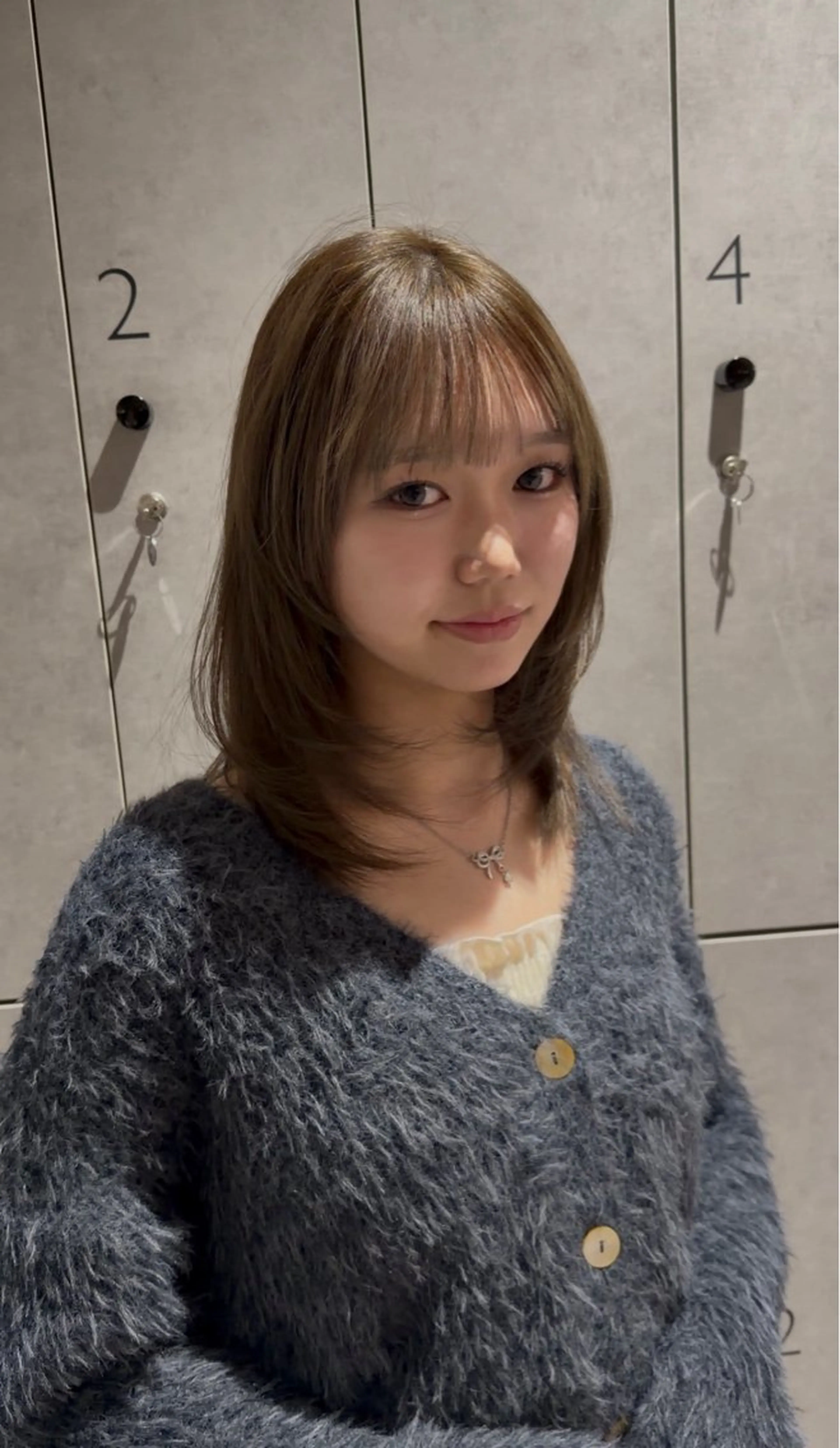 ミディアム カラー 寺島 理菜のヘアスタイル