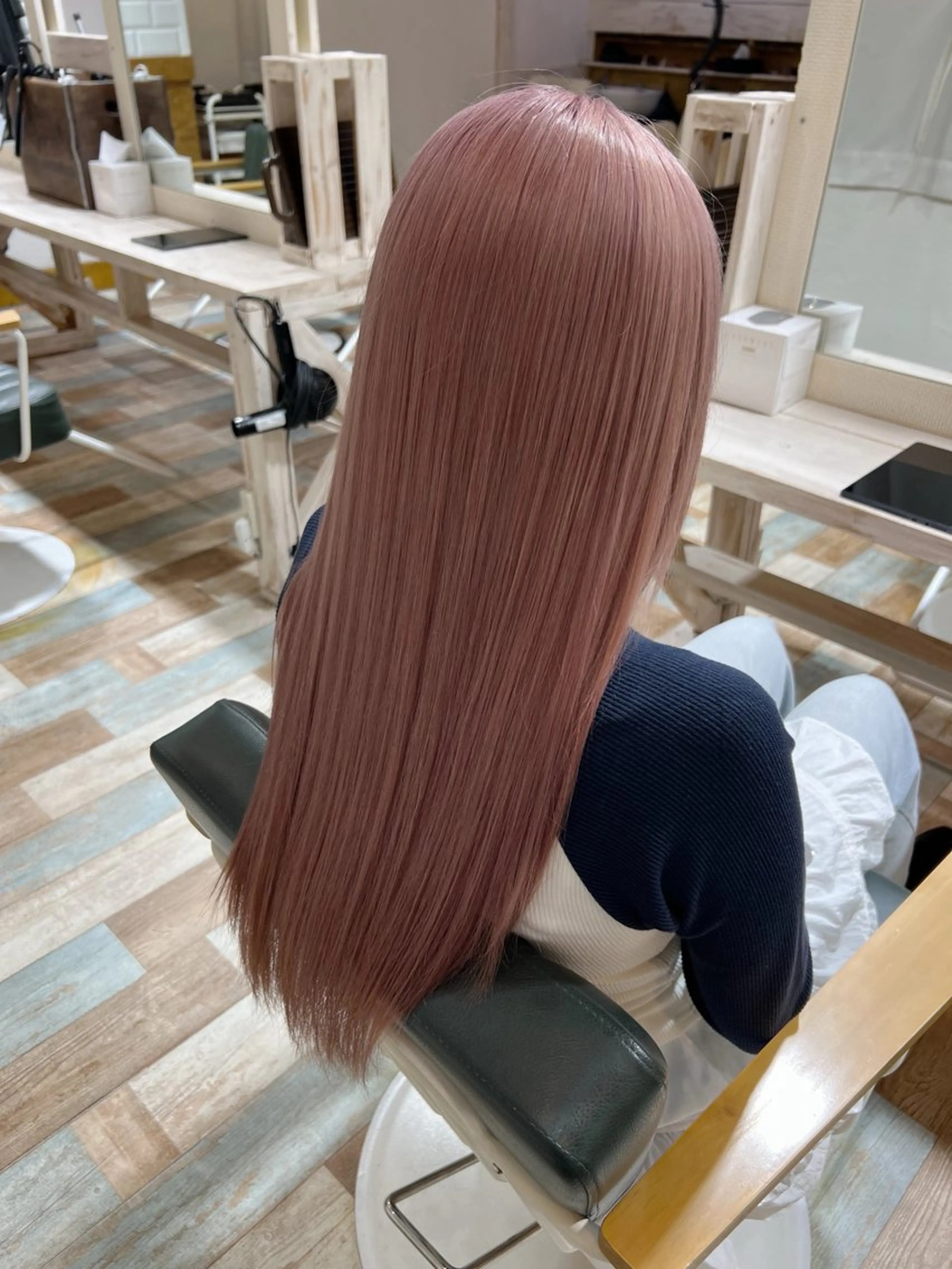 ロング カラー ベージュカラー ブリーチ ブロンド デザインカラー イヤリングカラー ヘアカラー トリートメント KANA/ボブ/ インナーカラー/艶髪のヘアスタイル