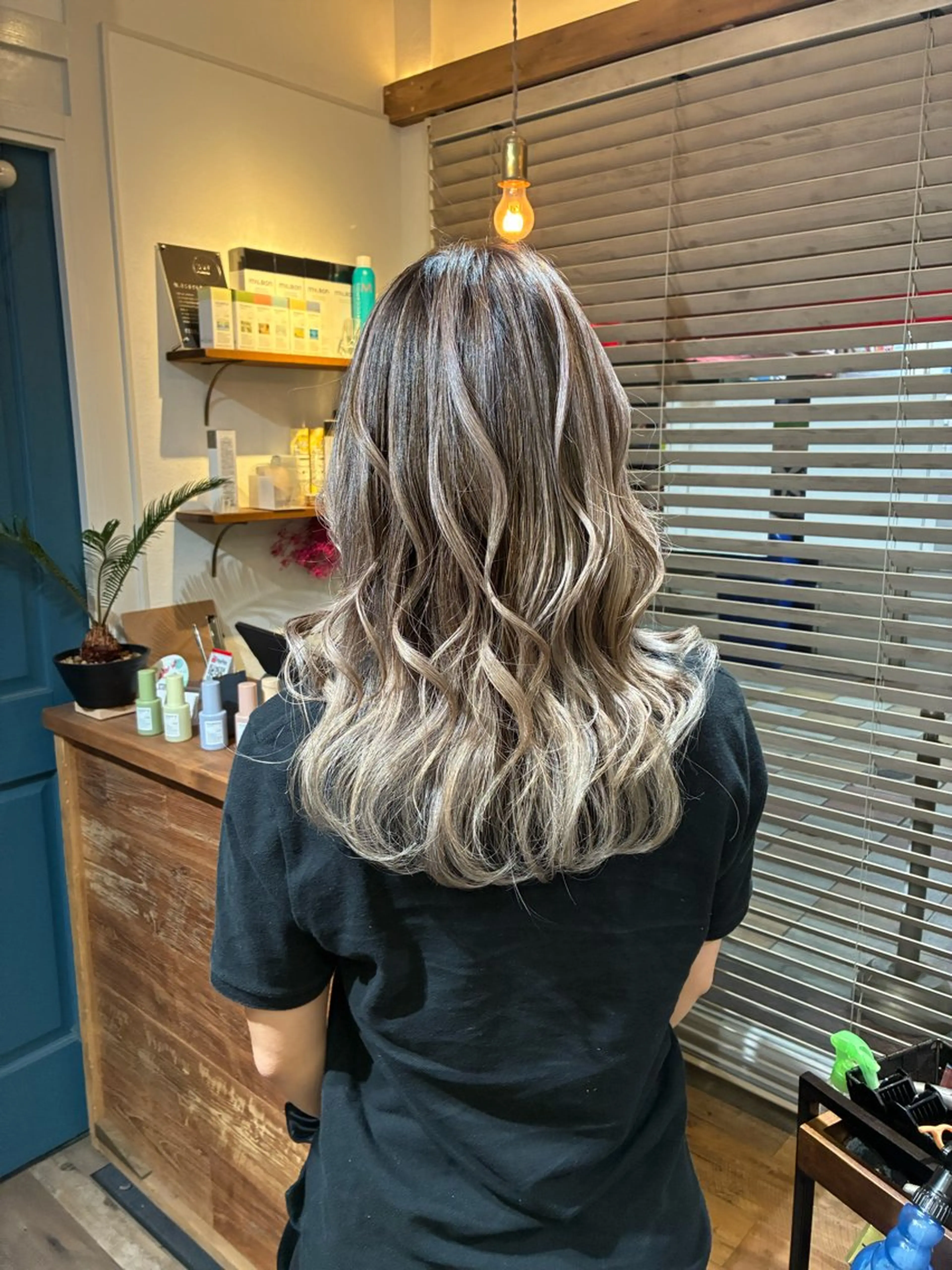 ロング カラー バレイヤージュ レイヤーカット カット ヘアカラー 金田 拓也のヘアスタイル