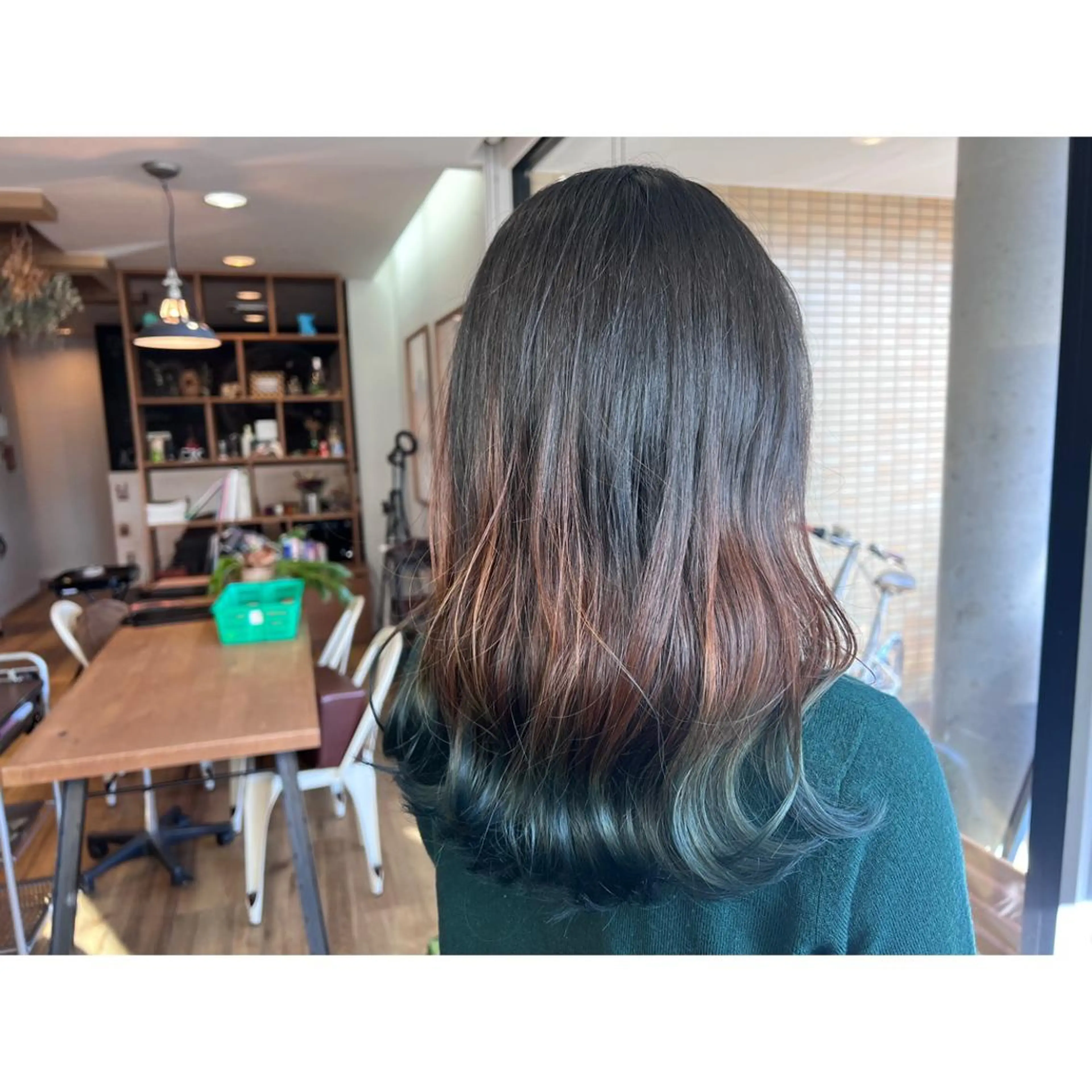 ロング カラー ツキダテ ユイのヘアスタイル