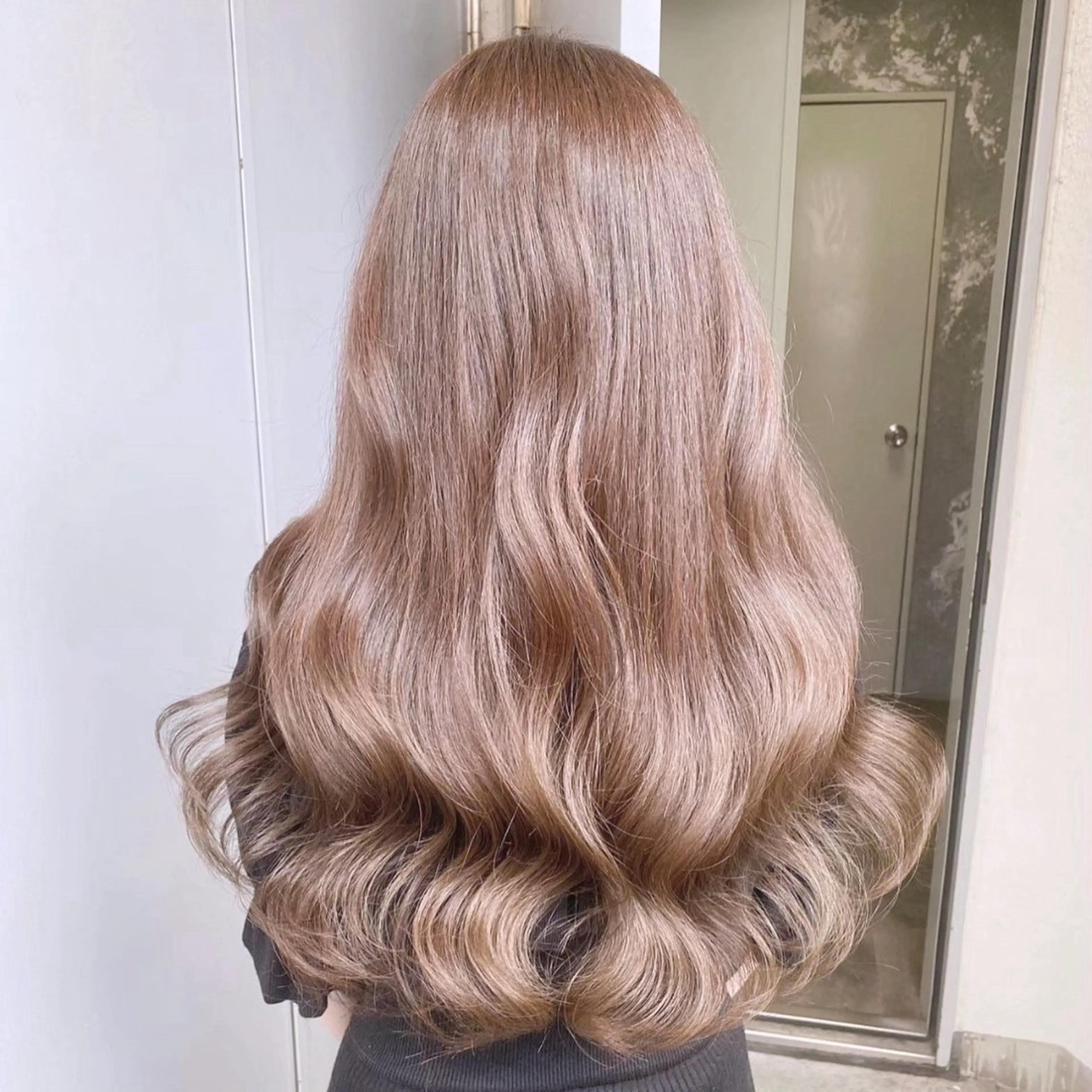 ロング ヘアカラー トリートメント ヘッドスパ ヘアセット ❤︎ワンホンガーリー なハイトーンヘア❤︎のヘアスタイル