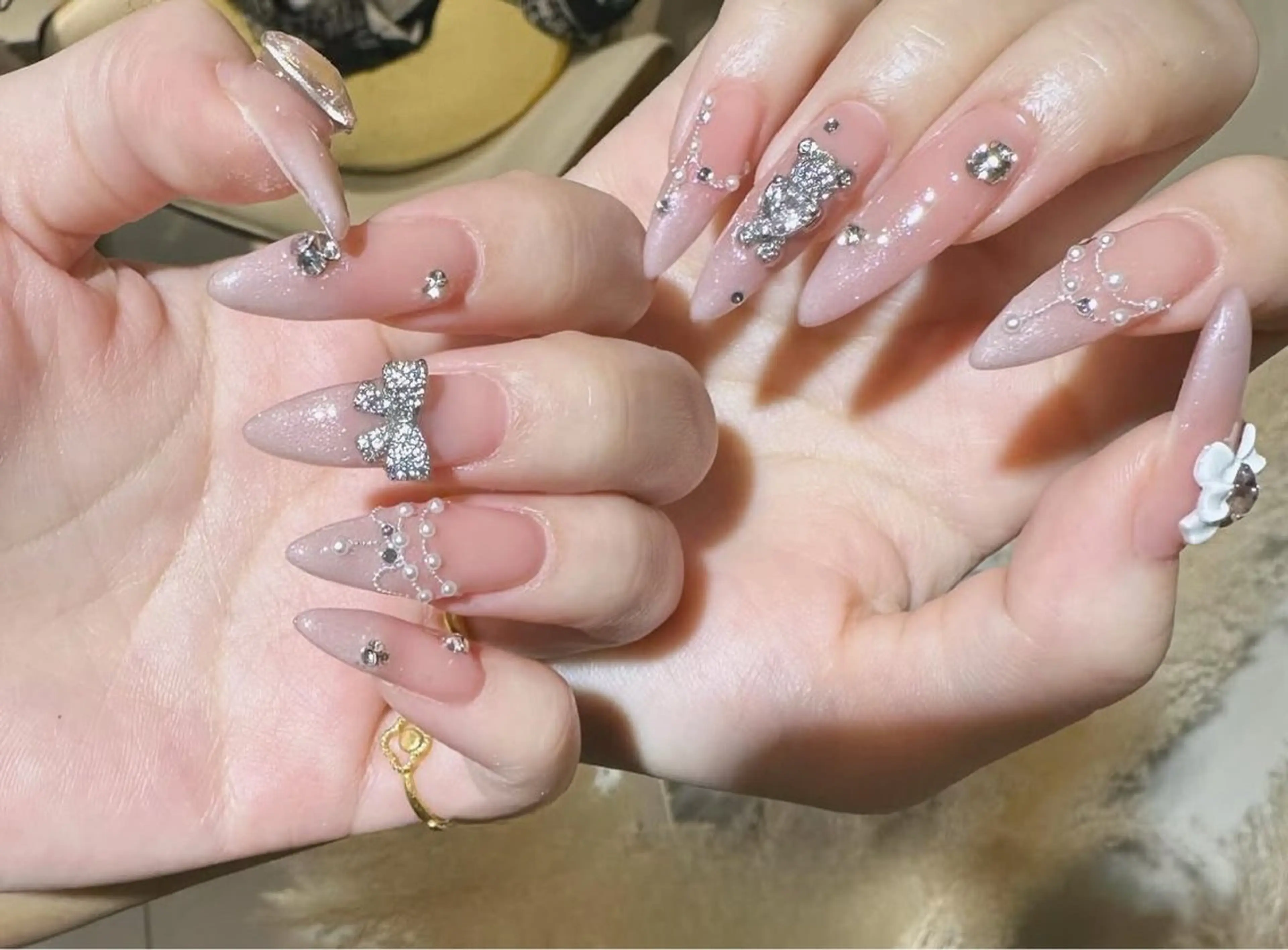 ネイル アニマル柄 オーロラネイル チークネイル フラッシュネイル ジェルネイル ハンドネイル Lyna 池袋のネイルデザイン