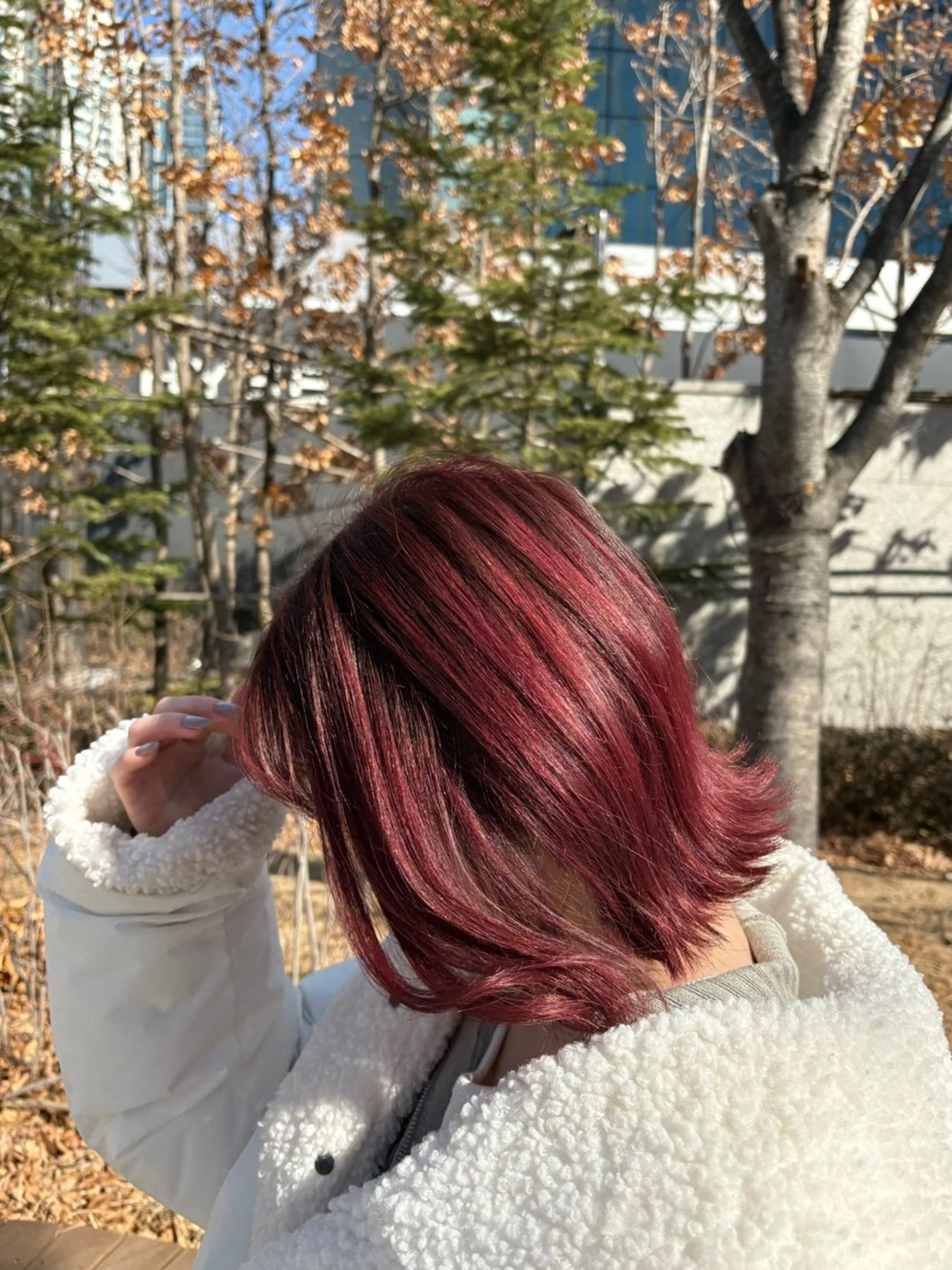 カラー ブリーチ カシス レッドカラー サクラバ ララネのヘアスタイル