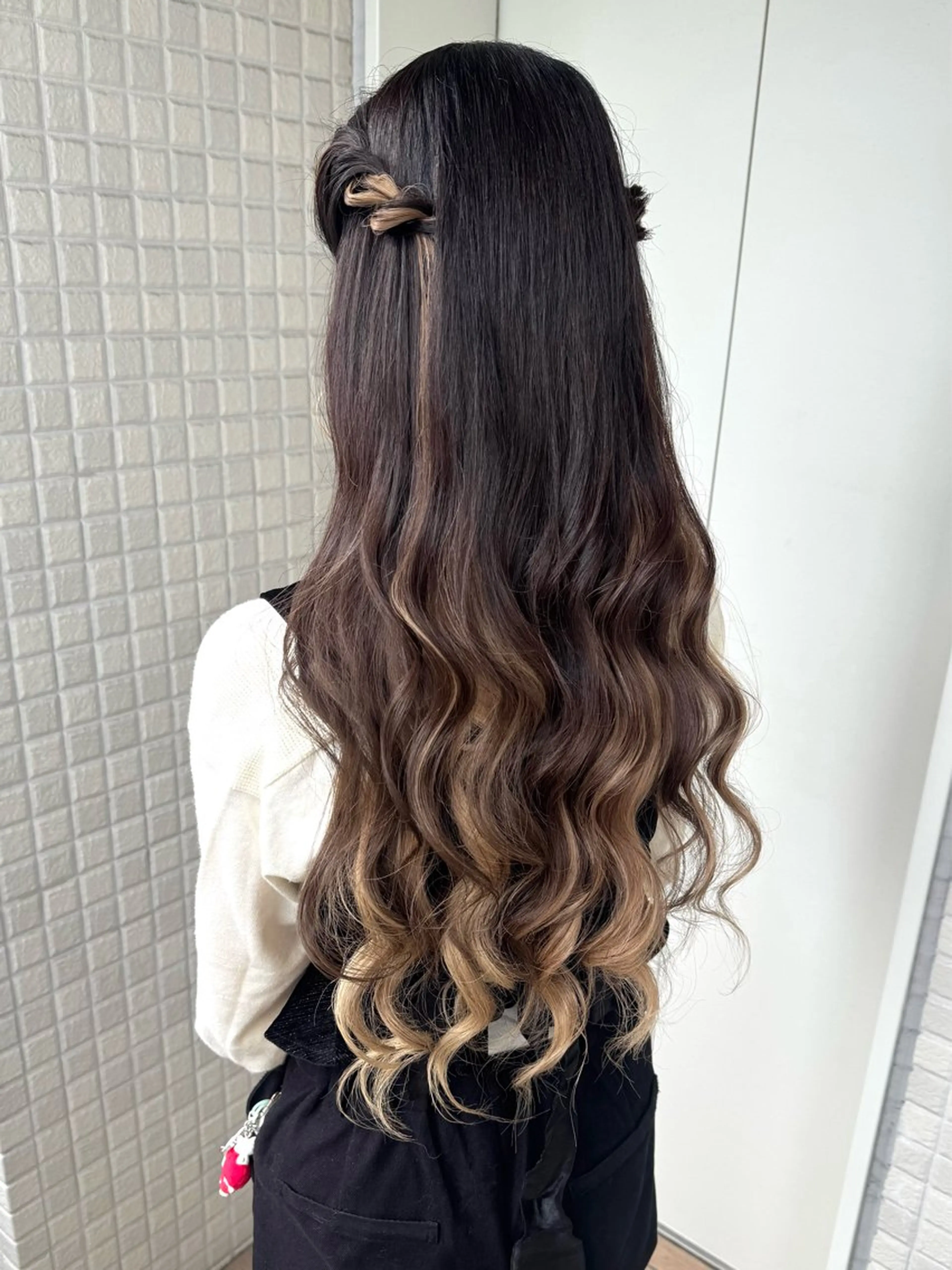 ロング ヘアアレンジ ヘアセット 美髪縮毛矯正/暖色 カラー/エクステのヘアスタイル