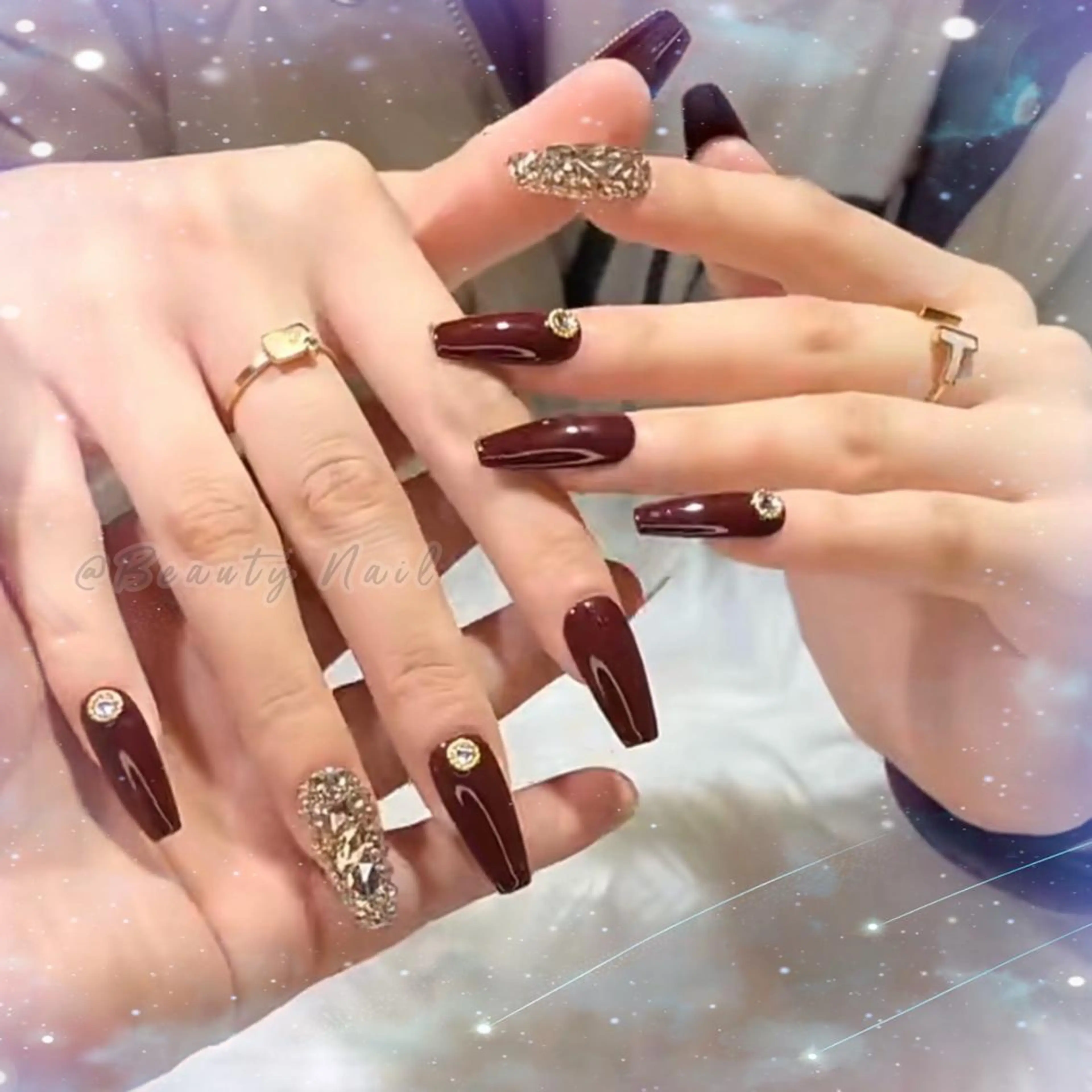 ネイル 赤色 Moonstone Salon所属・Moonstone Salonのネイルデザイン