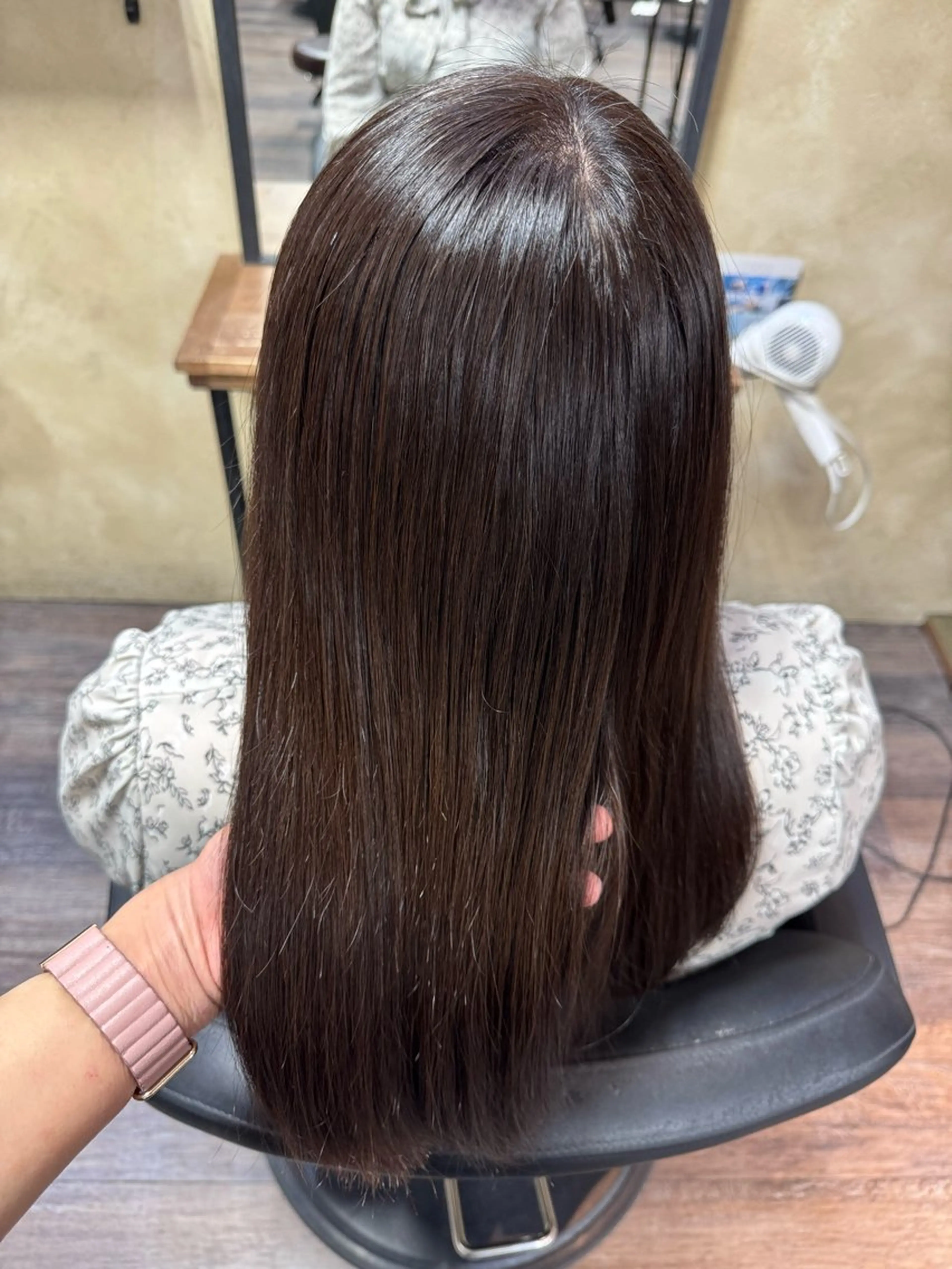 セミロング ヘアカラー 艶カラー🎀 YUUKAのヘアスタイル