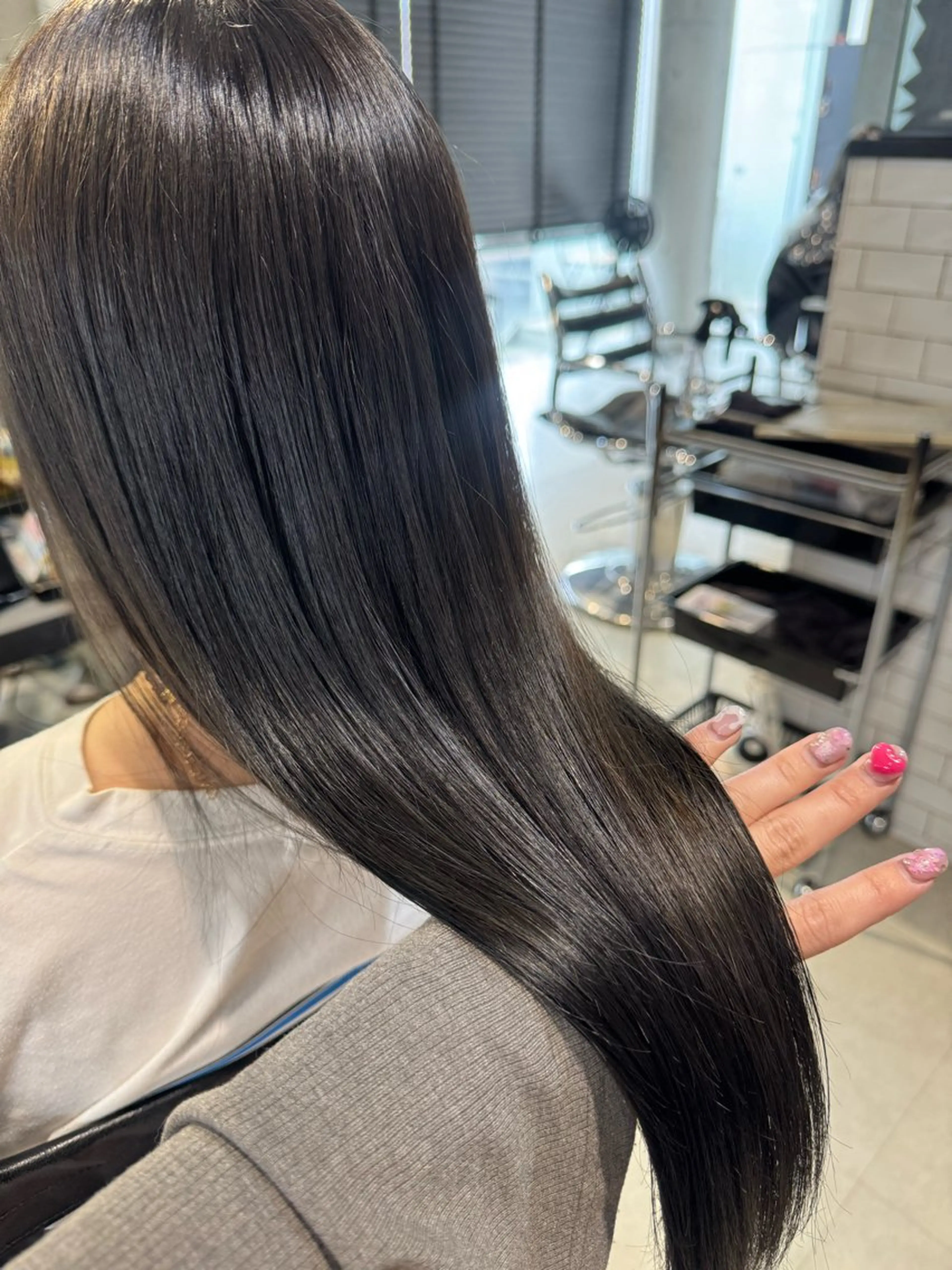 ロング カラー パーマ ヘアアレンジ ヘアカラー トリートメント 透明感/オリーブ/ グレージュ/YUKAのヘアスタイル