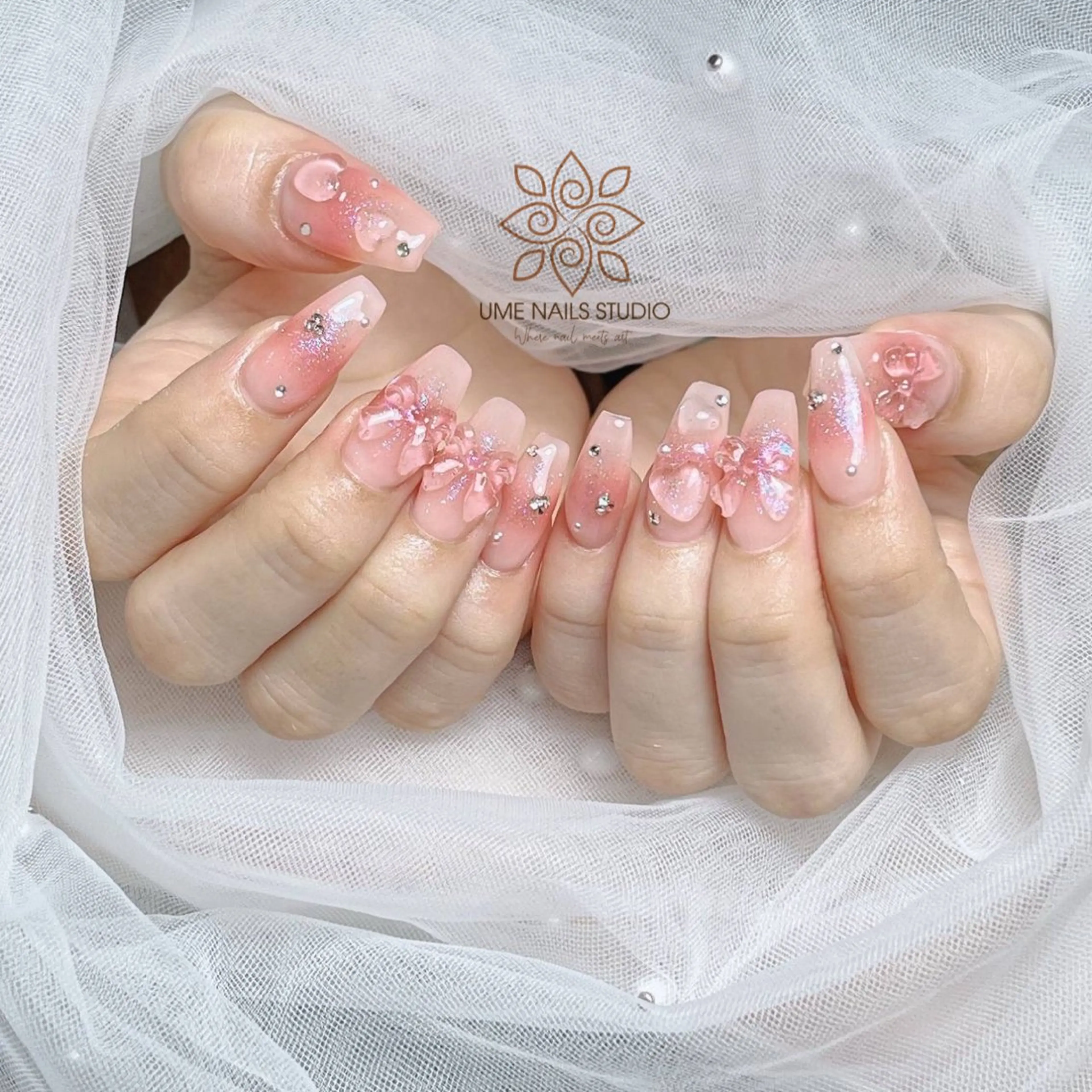 ネイル チークネイル クリアネイル ガーリー キラキラネイル 韓国ネイル ハンドネイル Ume Nail Studioのネイルデザイン