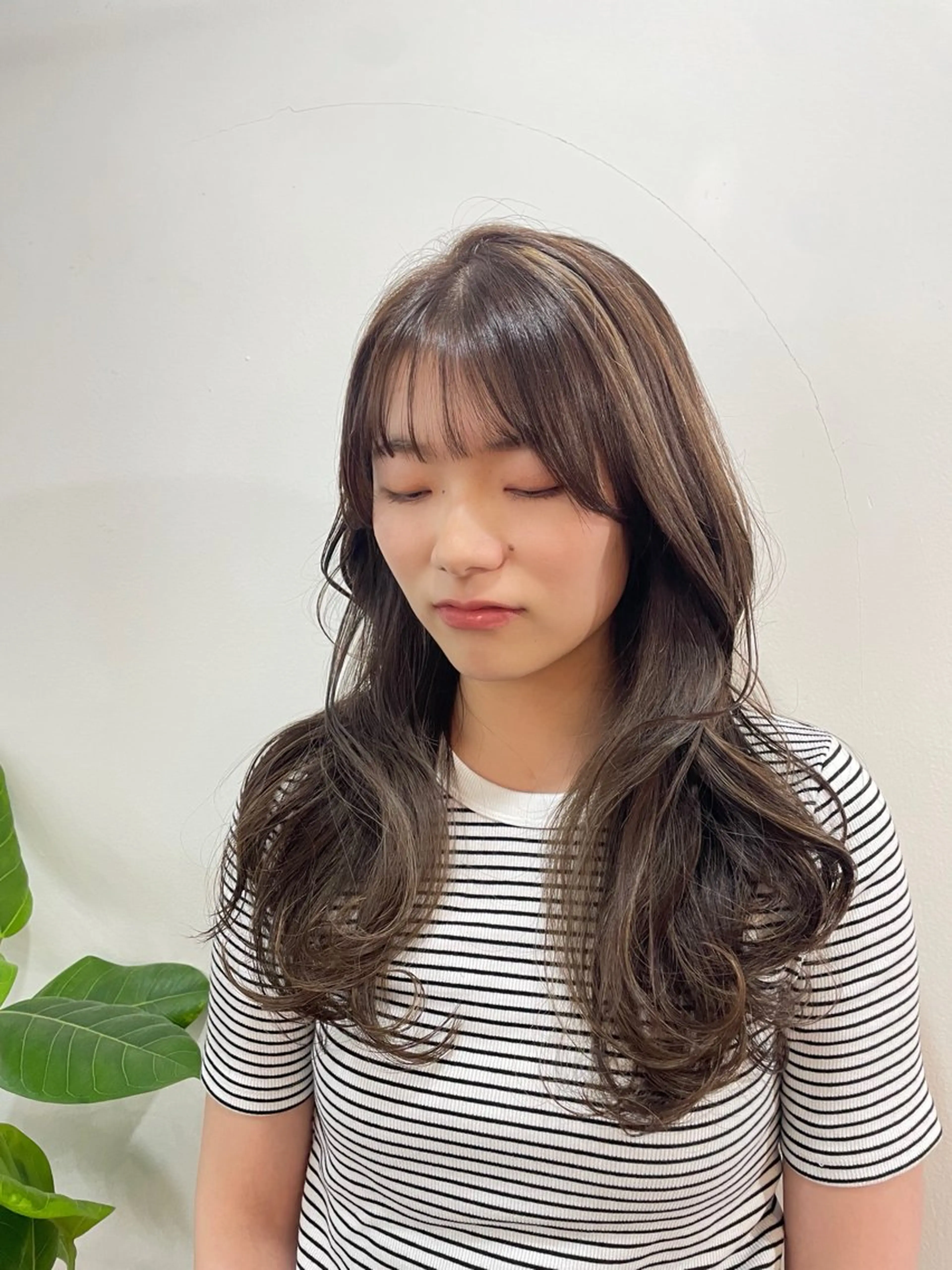 ロング カラー ベージュカラー ブリーチ ブラウンカラー 透明感カラー ハイライトカラー カット ヘアカラー トリートメント mopa_kaede ナチュラル/レイヤーのヘアスタイル