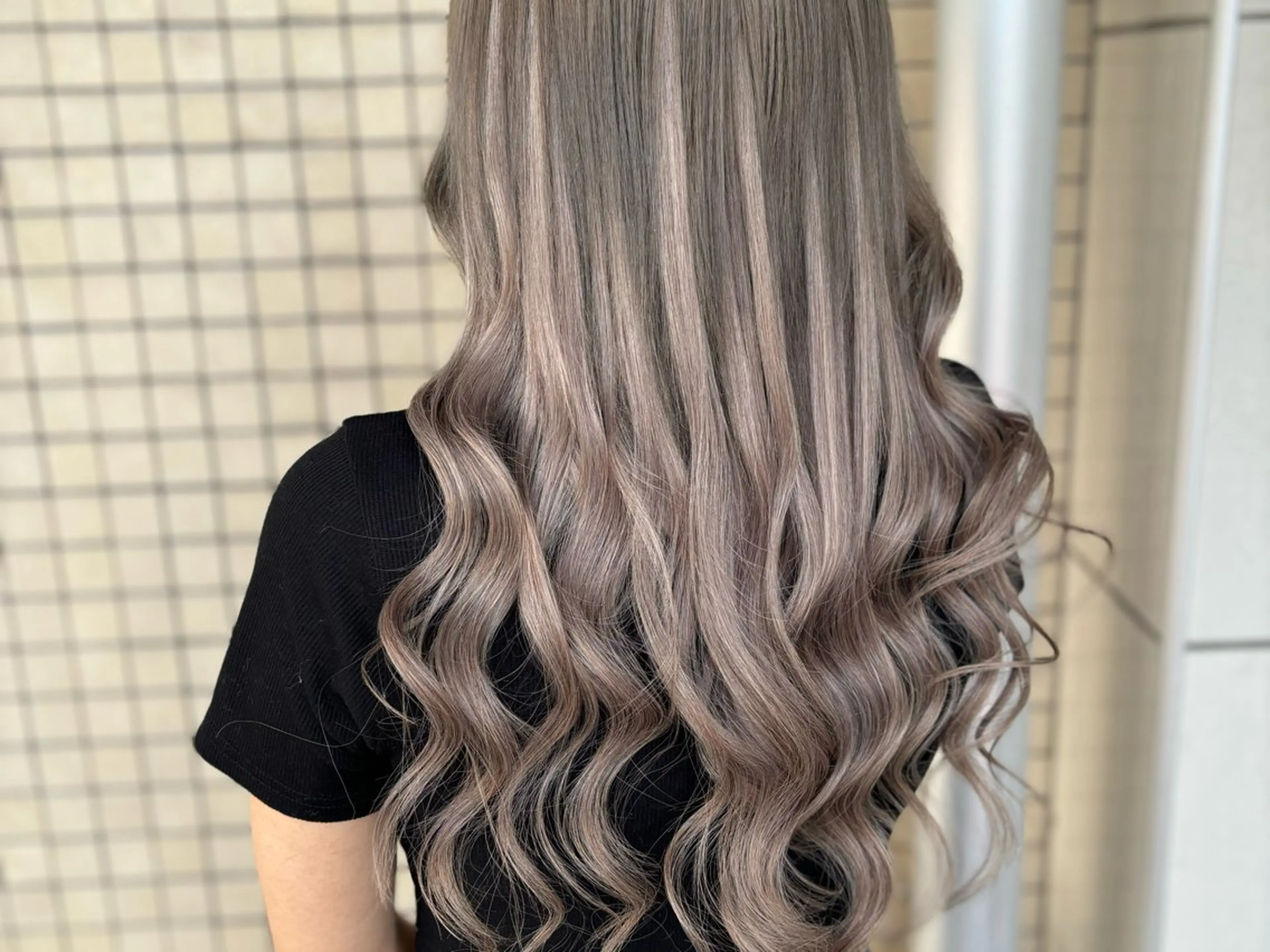 【プルエクステ】ブリーチカラー+プラチナ毛質60本~ 28500円の写真