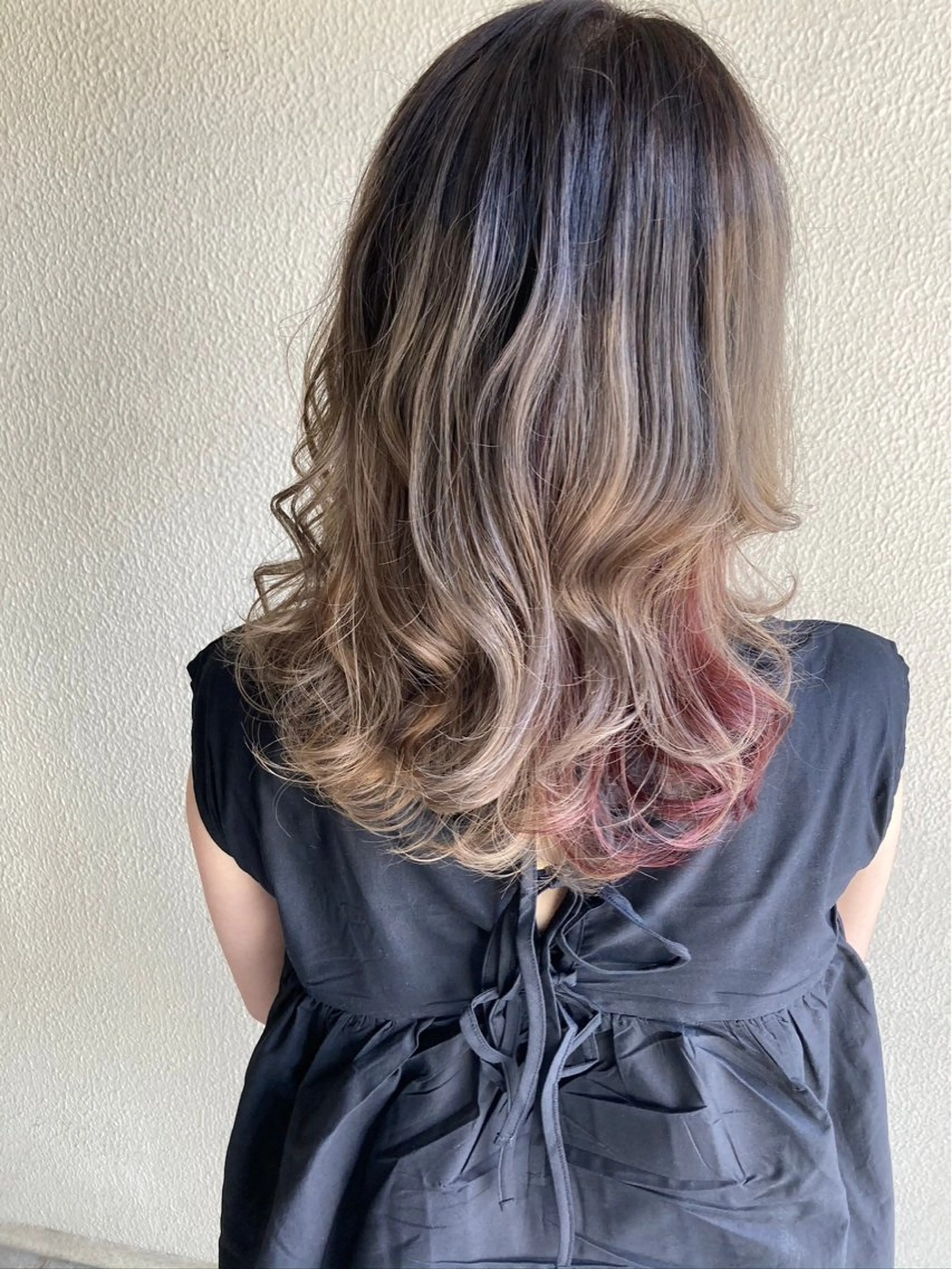 ロング カラー ベージュカラー インナーカラー ピンクカラー ヘアカラー トリートメント TIGRE大名所属・森岡 紗羽のヘアスタイル