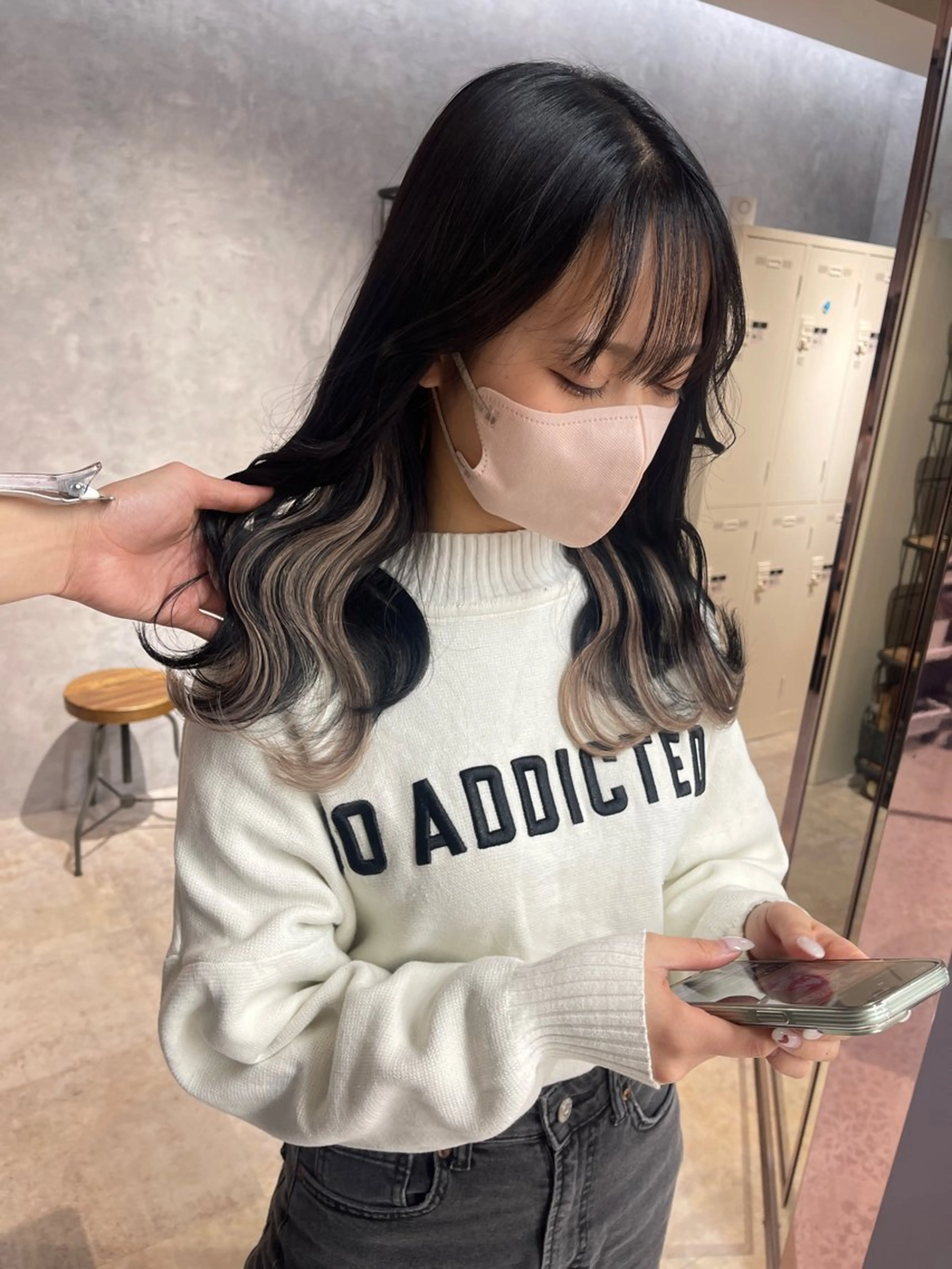 ロング カラー ブリーチ ケアブリーチ カット ヘアカラー エクステ オフホワイトアンドなんば所属・福西 洋斗のヘアスタイル