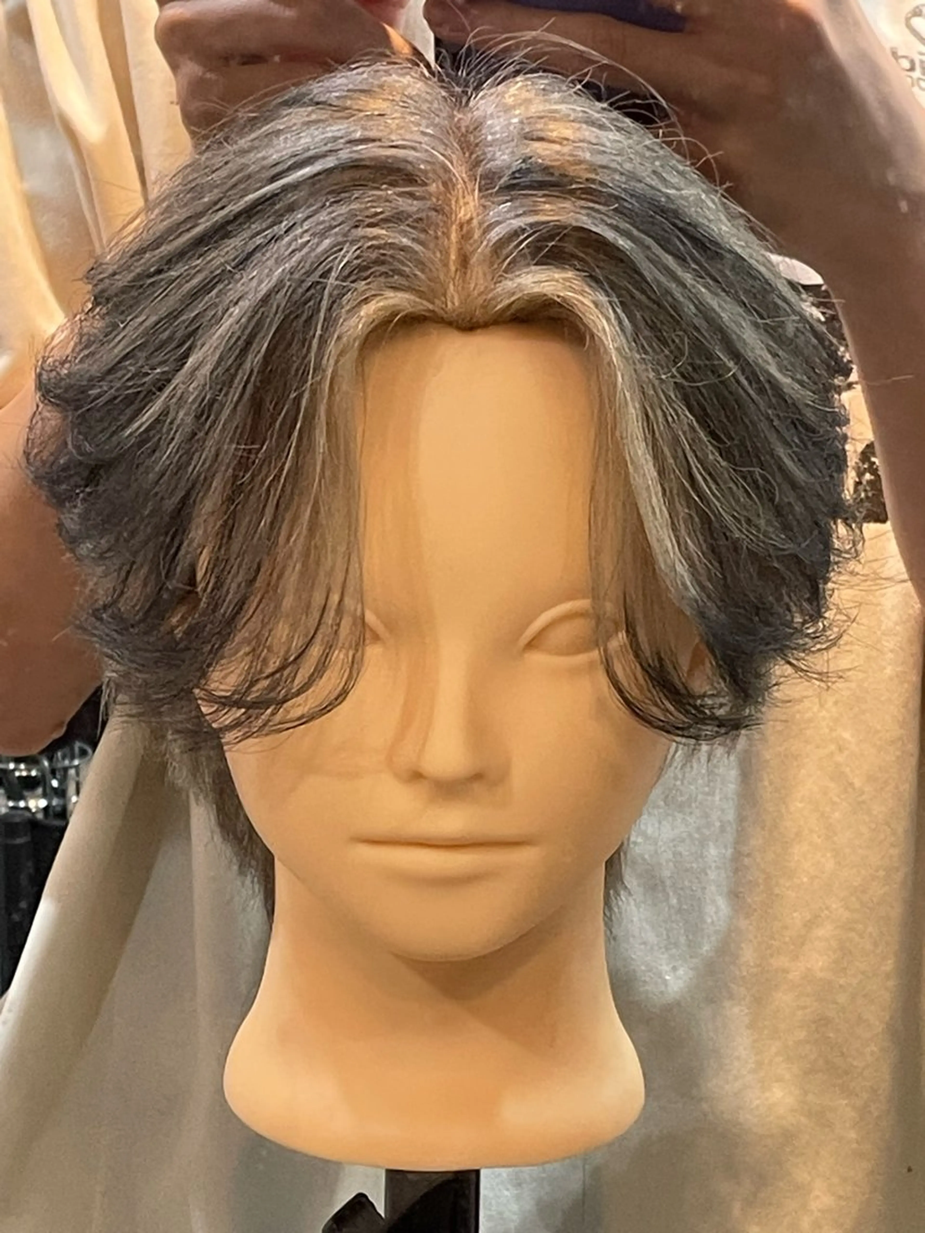 ミディアム フジイ カナウのヘアスタイル