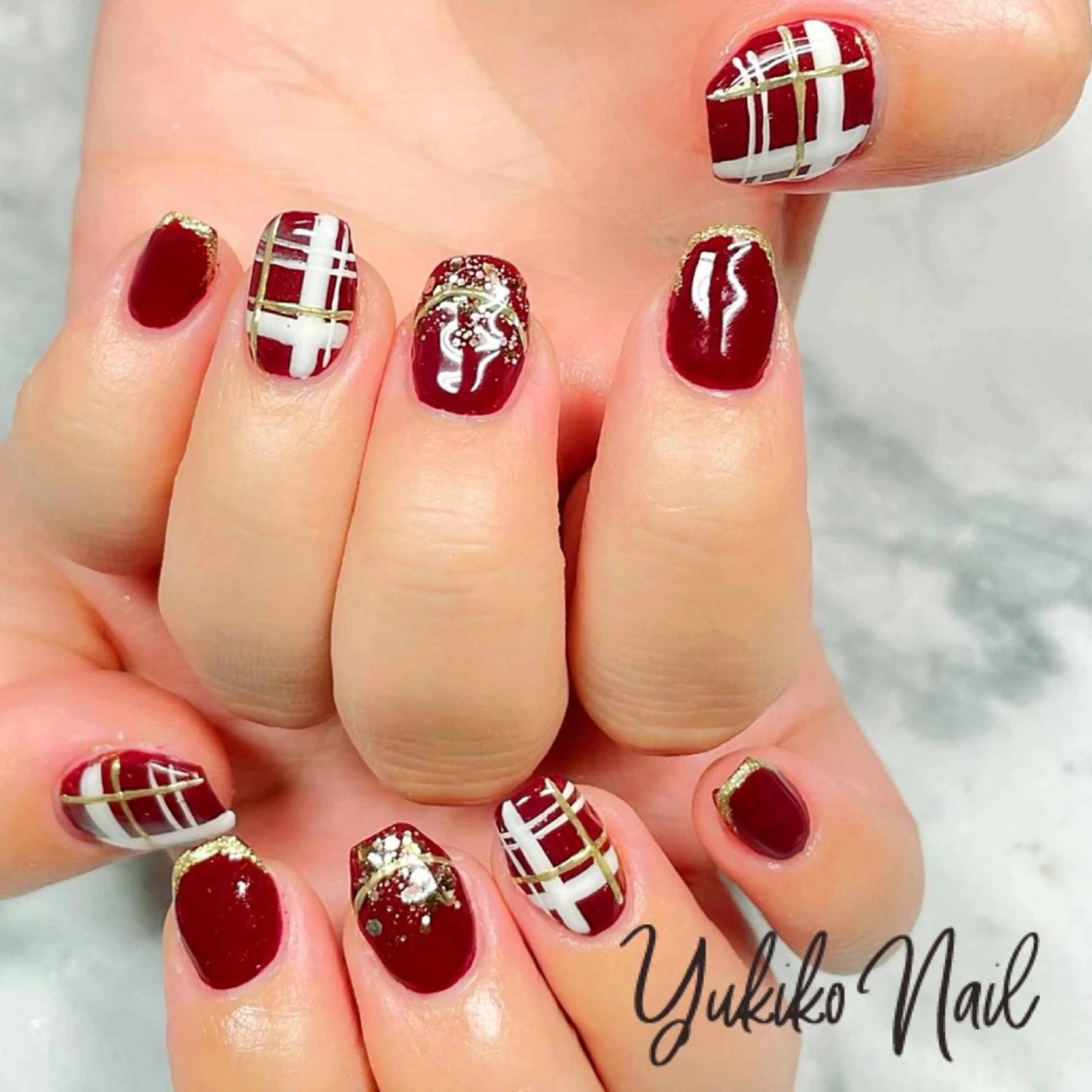 ネイル ボルドー キラキラネイル ミラーネイル 冬ネイル クリスマス ハンドネイル ユキコ ネイルのネイルデザイン