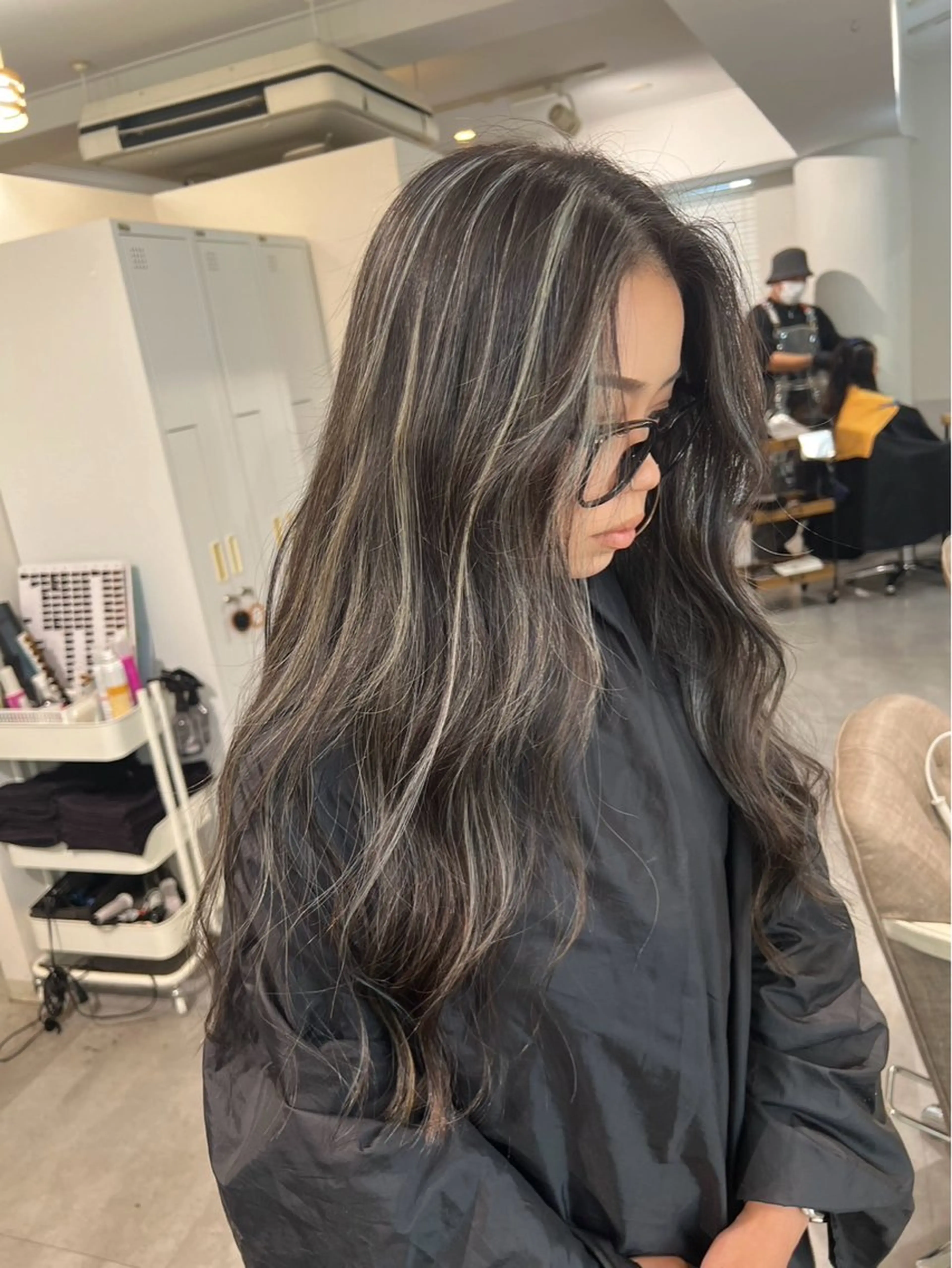 ロング カラー ダークグレー ダークグレージュ グレージュ ハイライトカラー ハイライト ヘアカラー トリートメント ROBIN所属・指名数No.1 /NAOYAのヘアスタイル