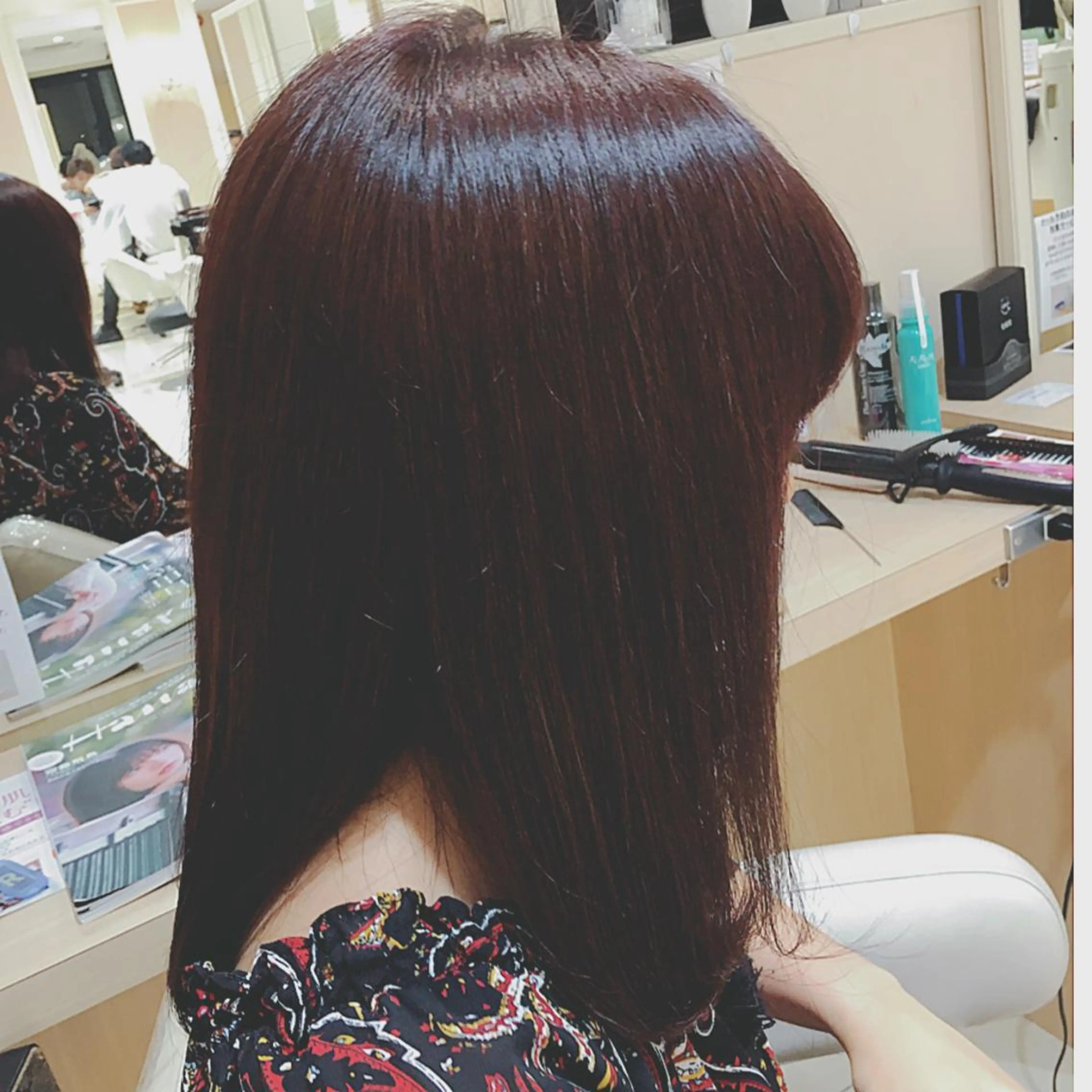 セミロング カラー ミドウチ アヤカのヘアスタイル