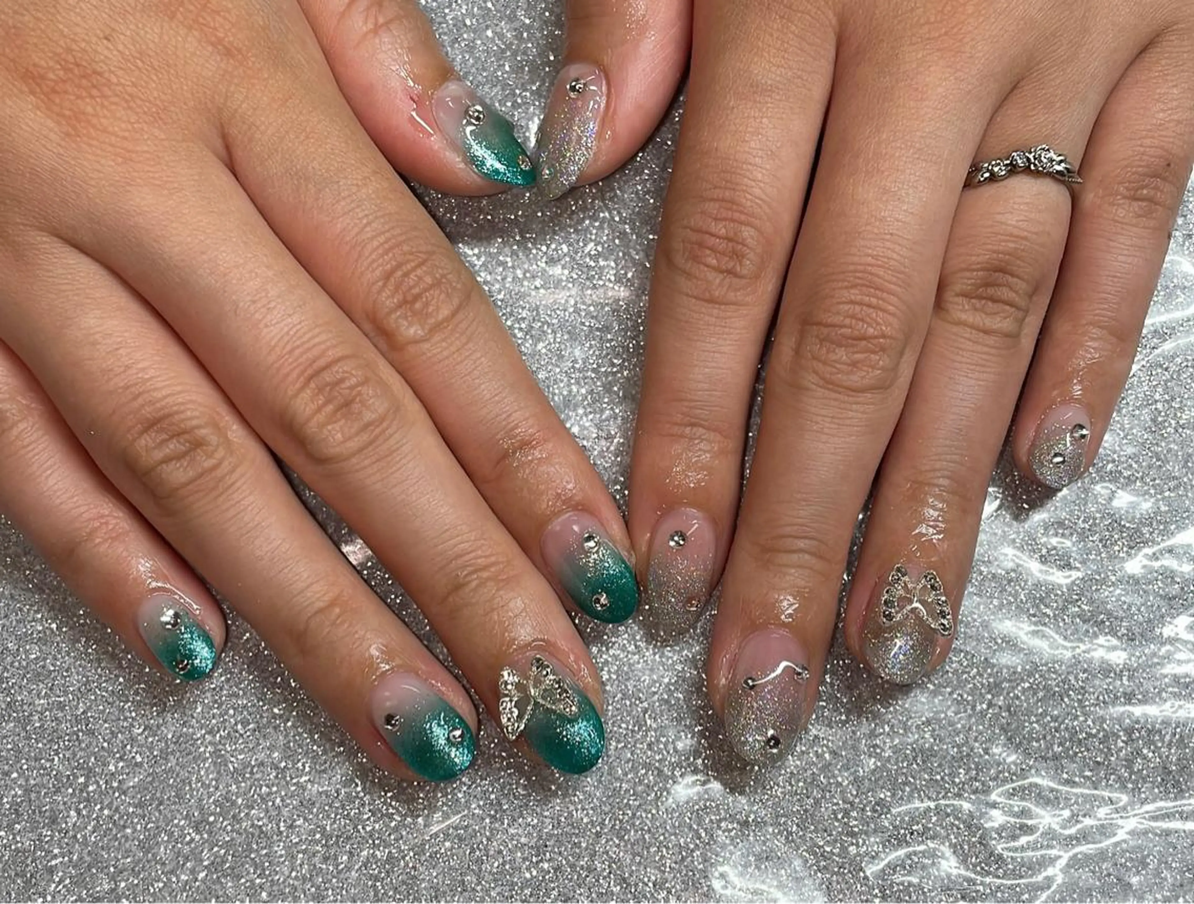 ネイル ハンドネイル VIERU 🌈🎀💖のネイルデザイン