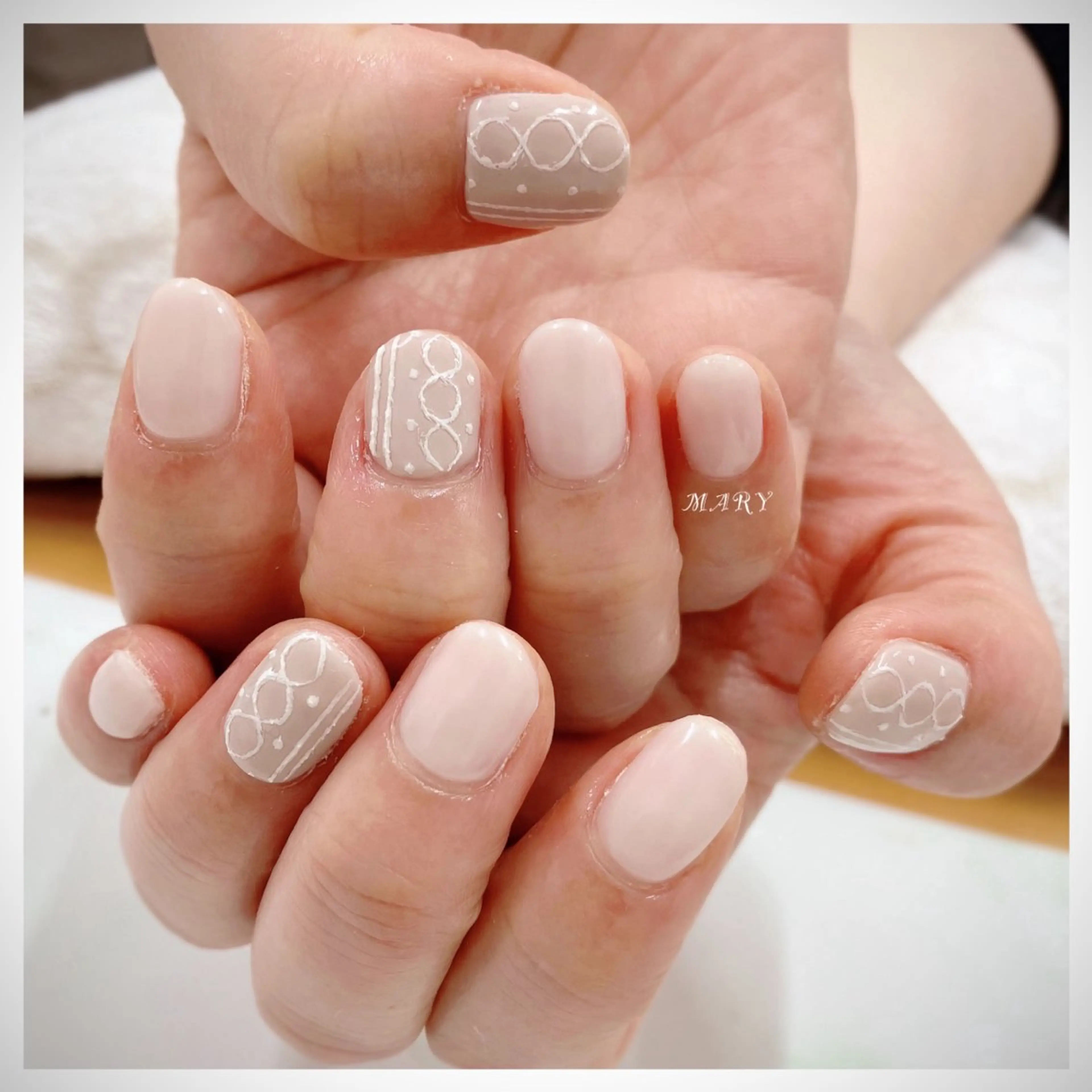 ネイル ニュアンスネイル ワンカラーネイル ホワイト 冬ネイル ハンドネイル Mary nail .narumiのネイルデザイン