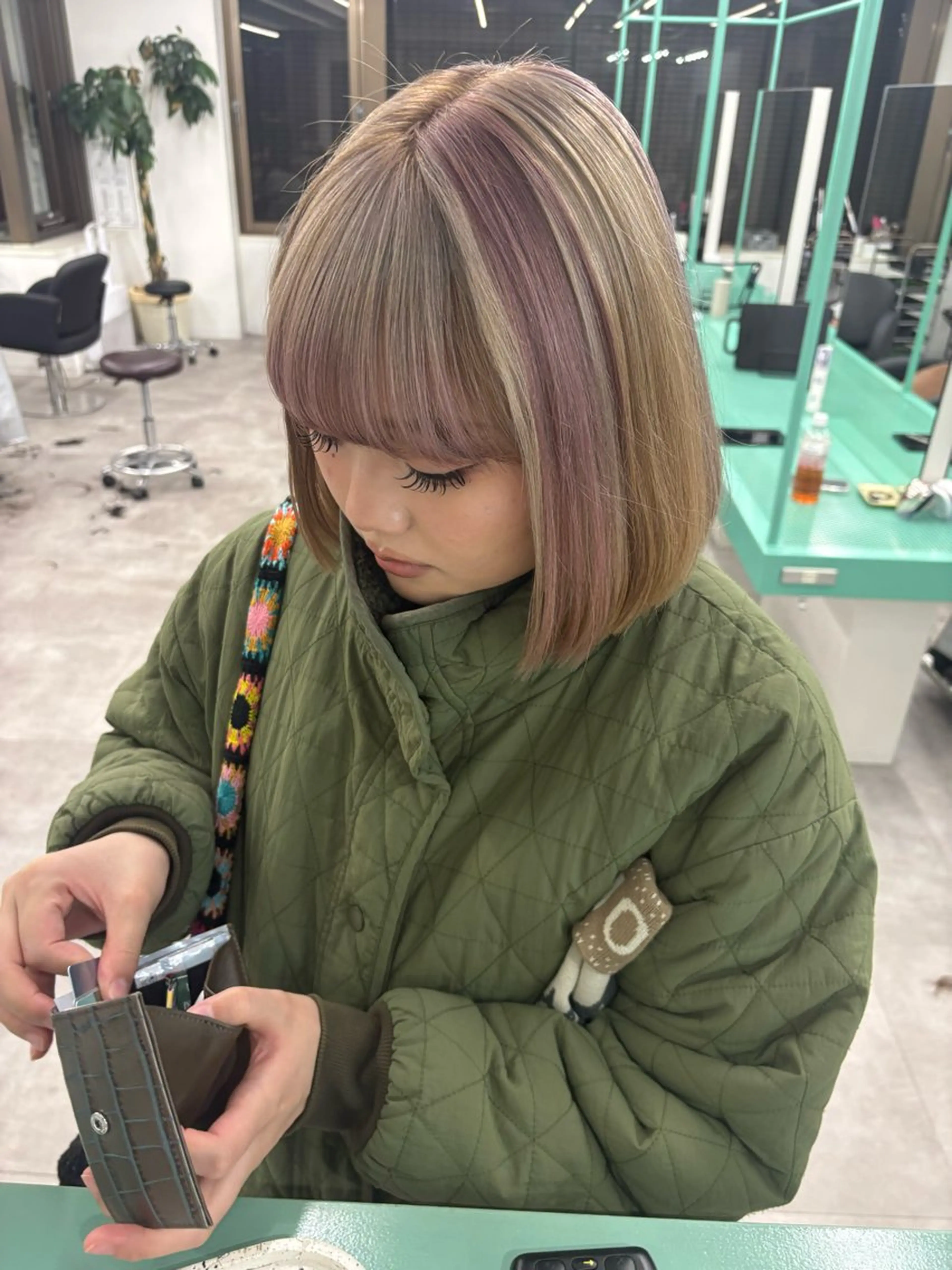 ミディアム ヘアカラー 綾乃／デザインカラー ／ハイトーン／ボブのヘアスタイル