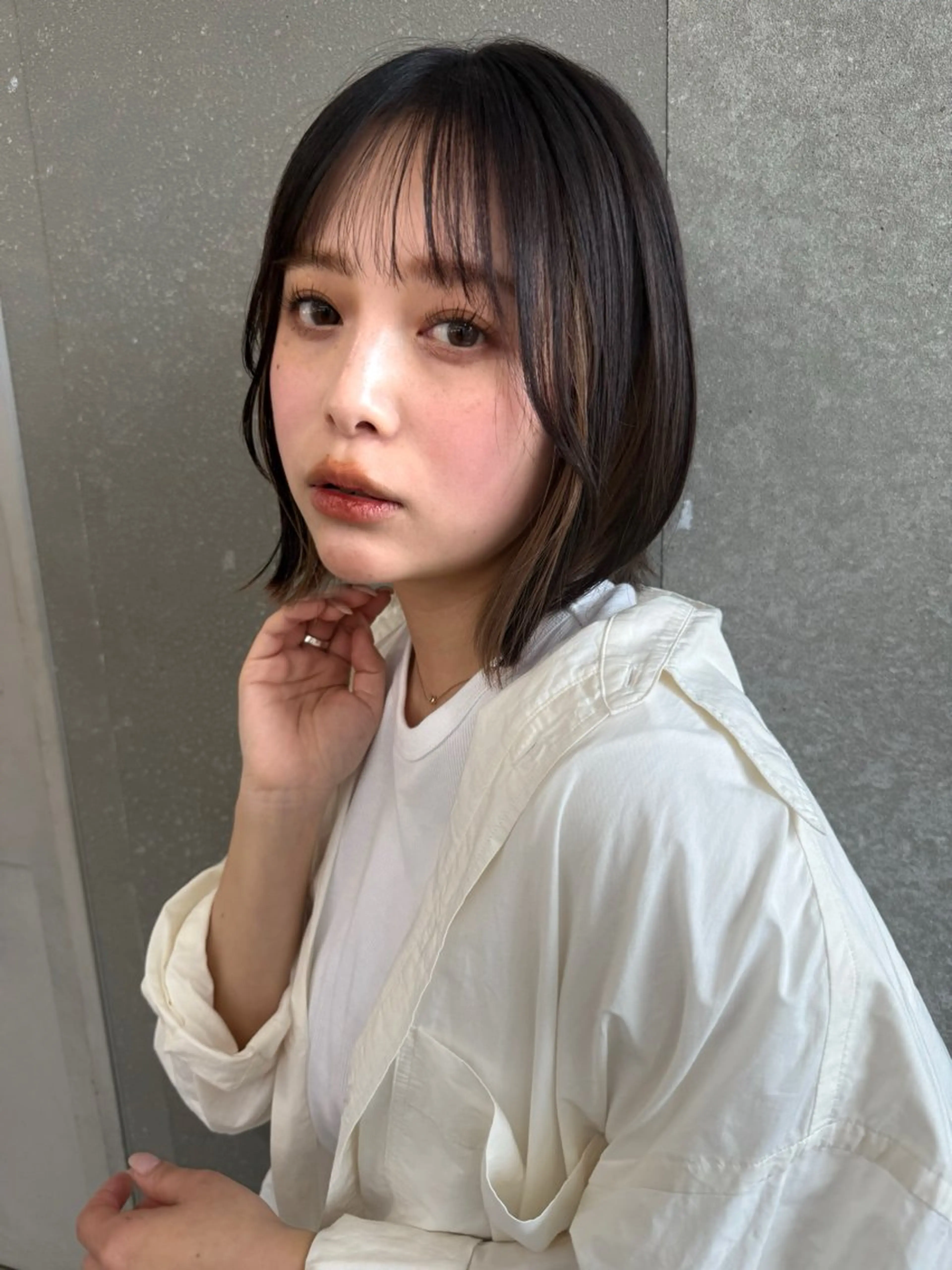 ミディアム カラー インナーカラー 顔周りカット 縮毛矯正 カット ヘアカラー 縮毛矯正 トリートメント 透明感カラー│ レイヤーヘア中居美樹のヘアスタイル