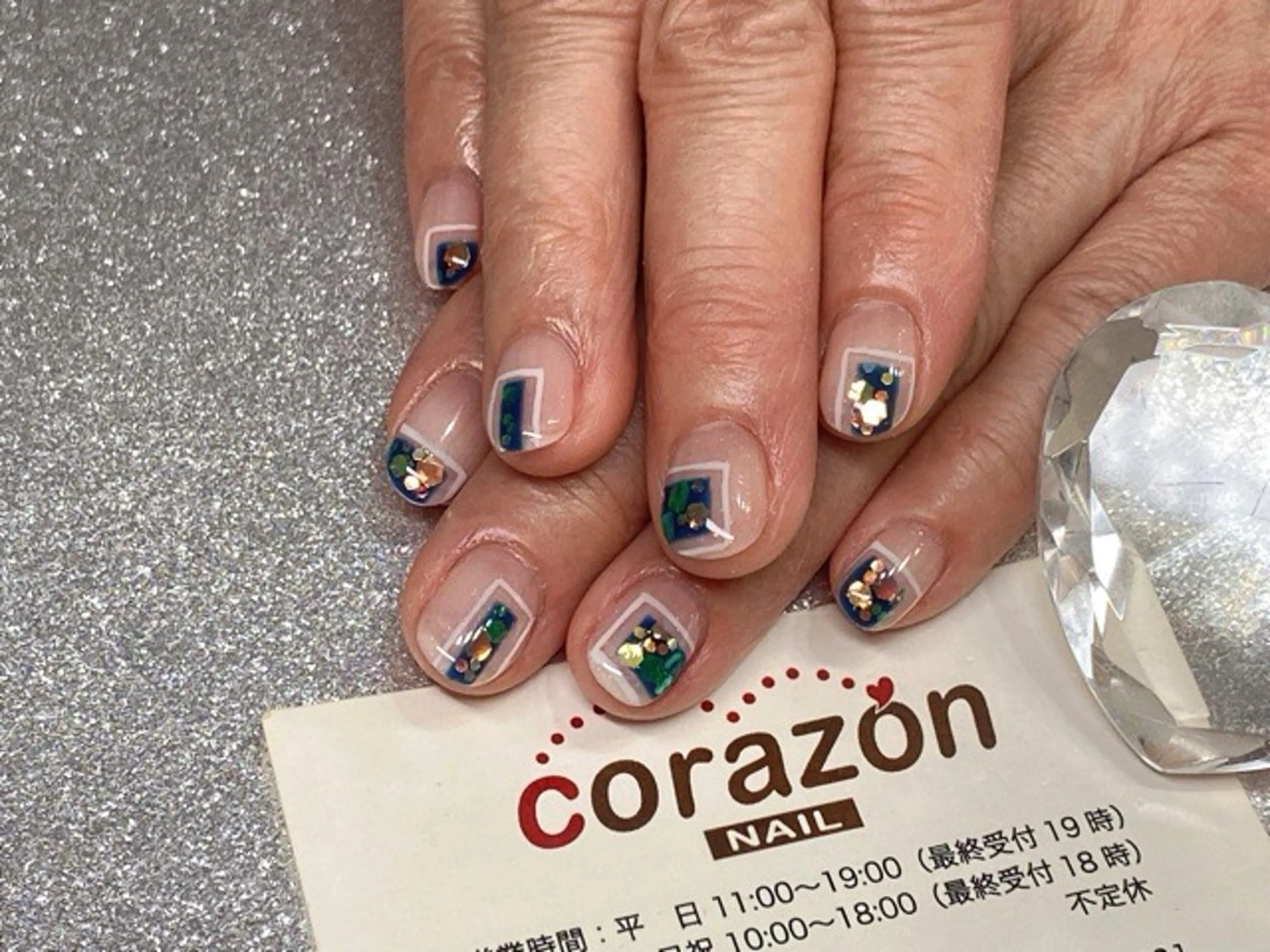 ネイル アートネイル グリーン ホログラムネイル スクエアネイル corazon所属・ネイリスト aicoのネイルデザイン