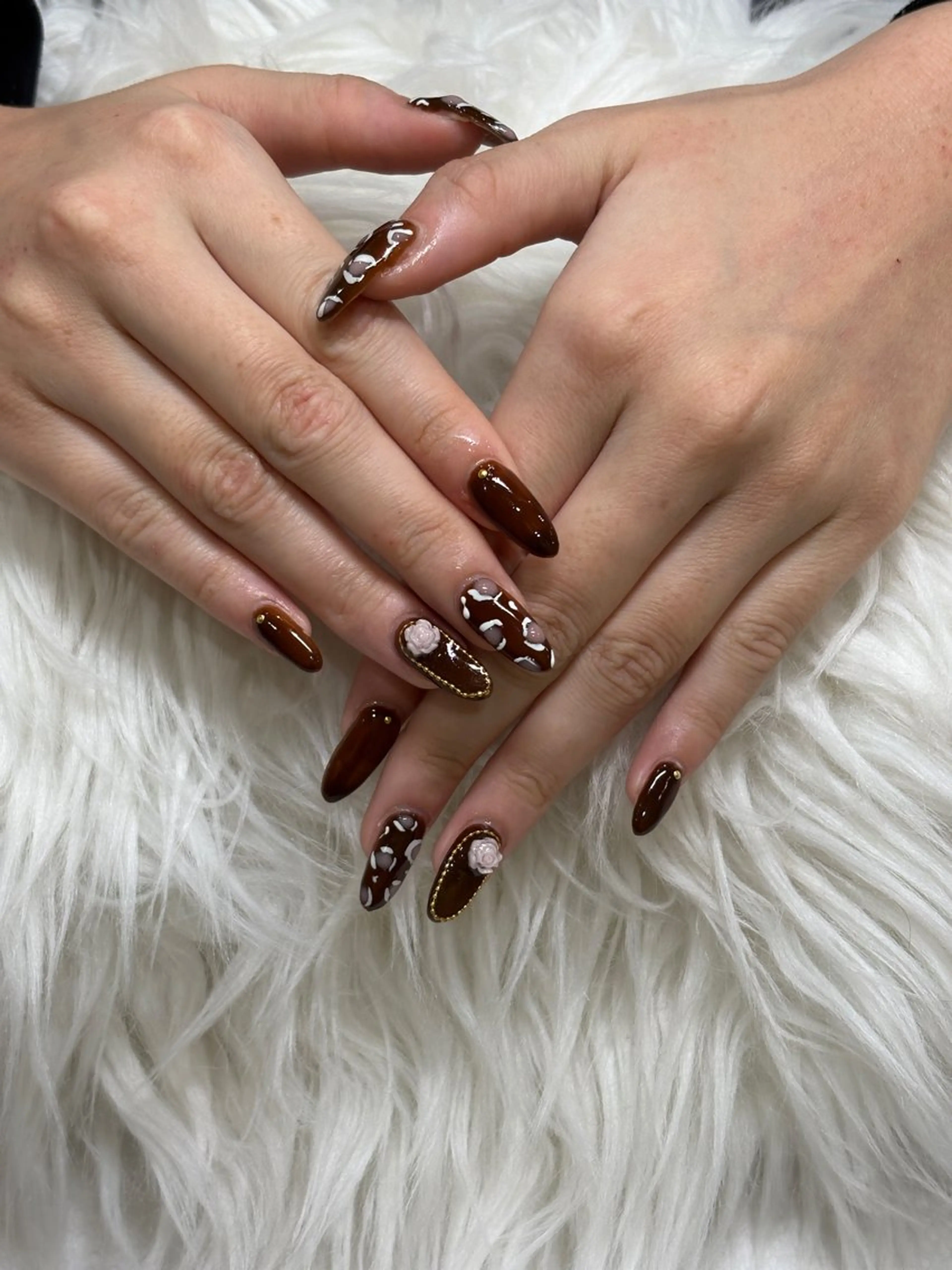 ネイル シオリ ⪩⪨のネイルデザイン