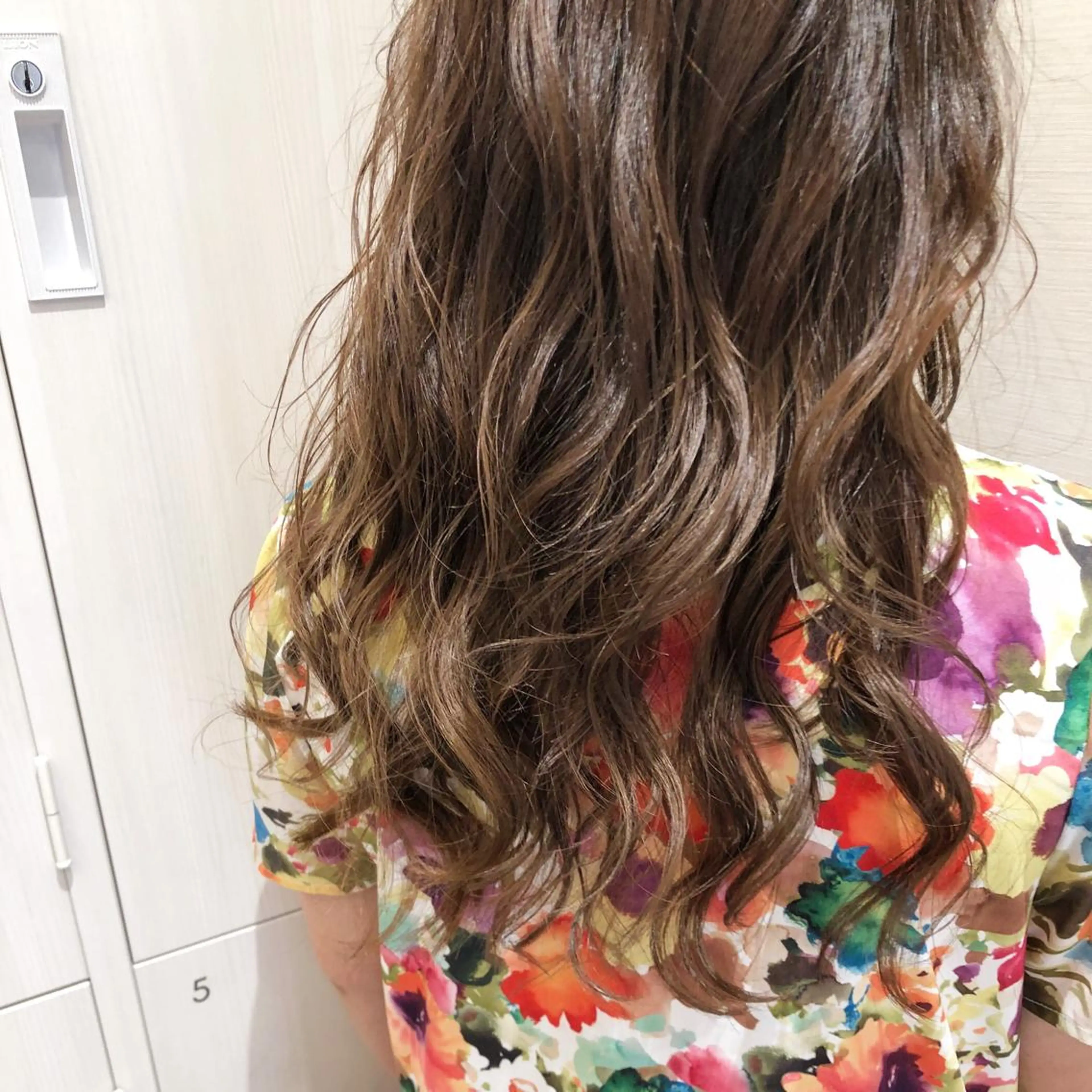 ロング カラー 三鷹で1番ショート ボブをカットする新谷のヘアスタイル