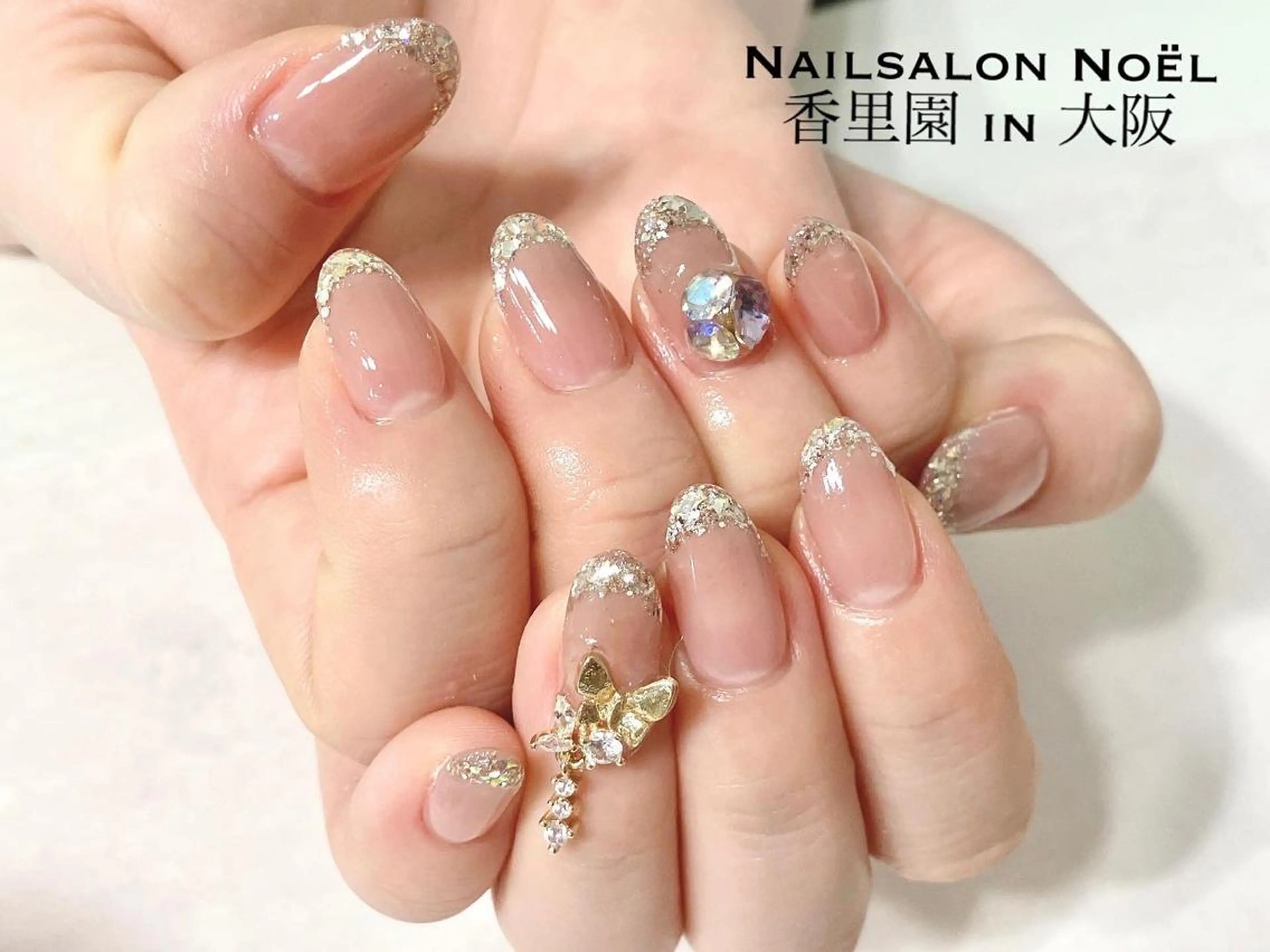 ミディアム ネイル フレンチネイル ガラスフレンチ オフィスネイル Nailsalon ＆Noelのネイルデザイン