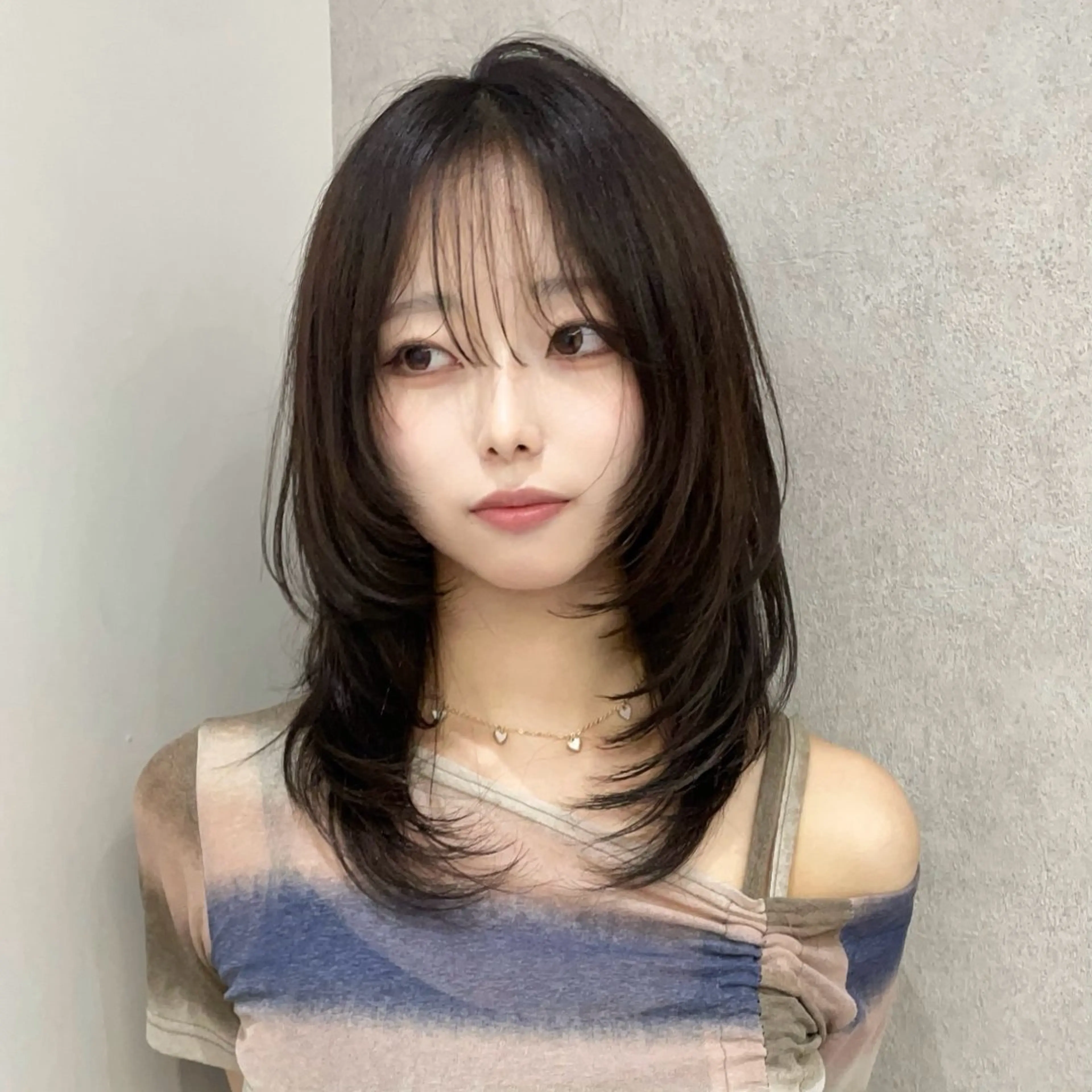 ミディアム ミディアムレイヤー ハッシュカット レイヤーカット カット ヘアカラー トリートメント ヘッドスパ ヘアセット ハッシュカット🖤✨ 顔周り/韓国ヘアのヘアスタイル