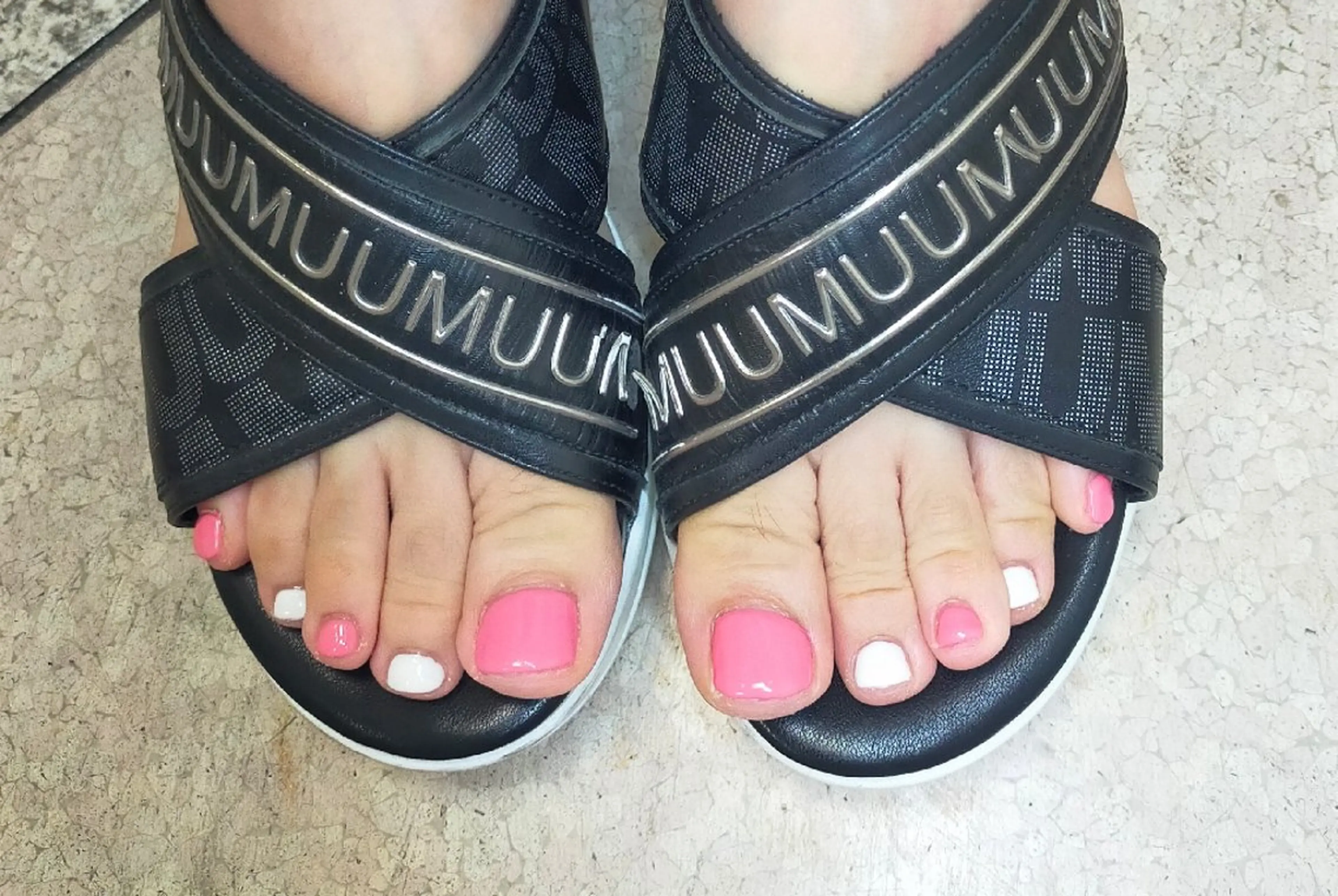 ネイル フットネイル ワンカラーネイル 夏ネイル maruyasu. yのネイルデザイン