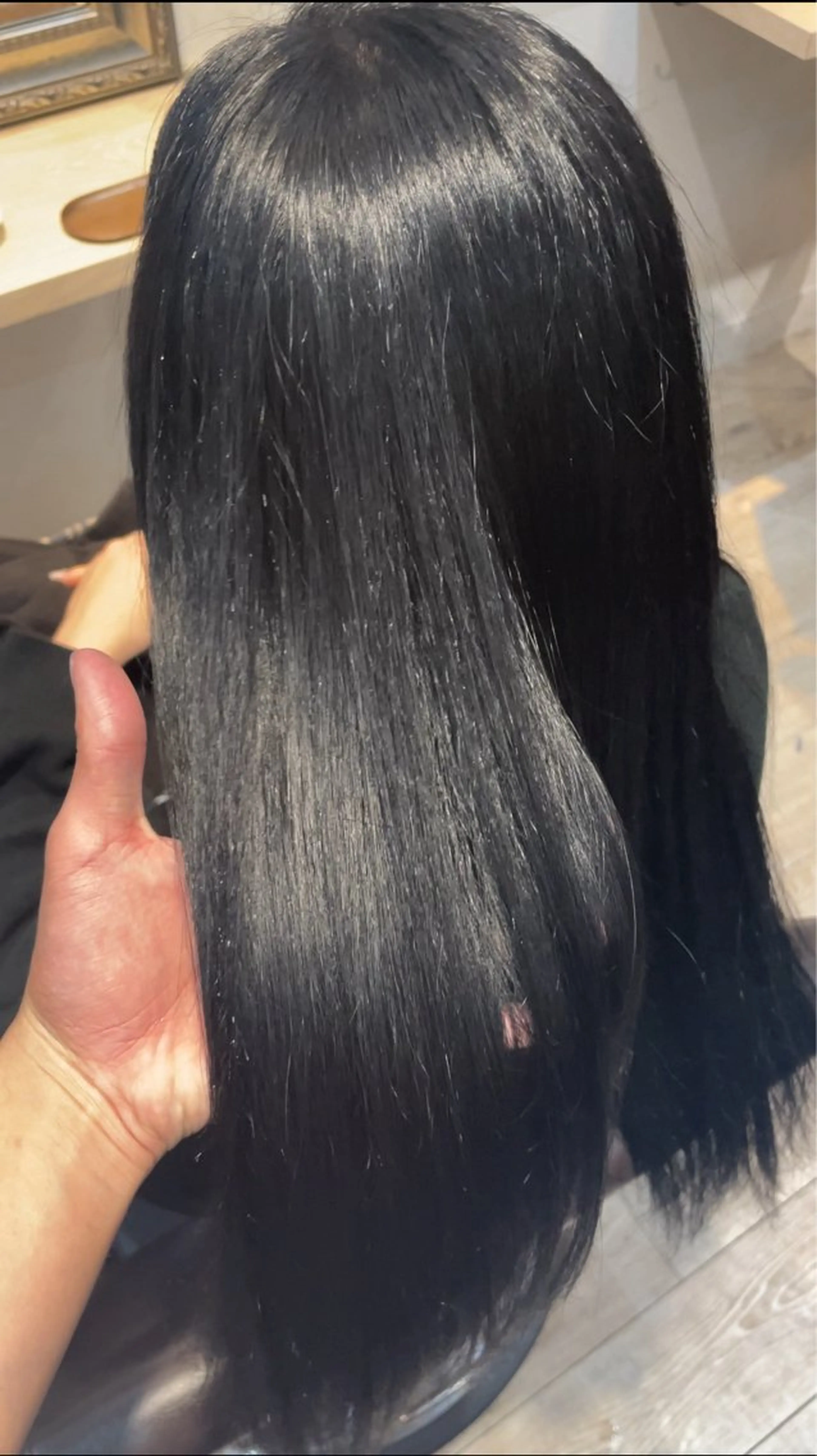 カラー 黒髪 ブルーカラー ブルーブラック Lutia神田 大輝のヘアスタイル