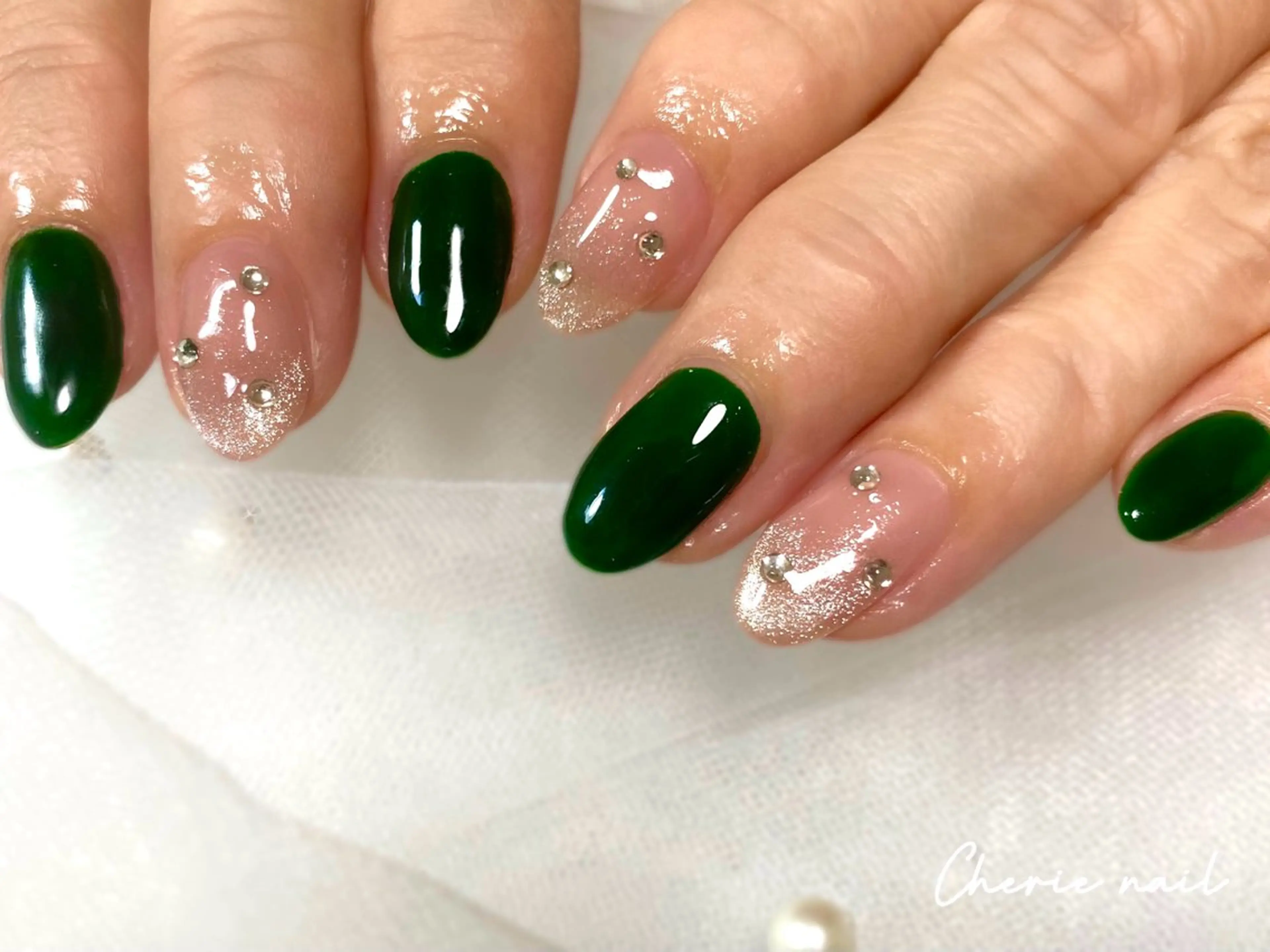 ネイル ジェルネイル グリーン キラキラネイル マグネットネイル ストーンネイル ハンドネイル Cherienail yunaのネイルデザイン