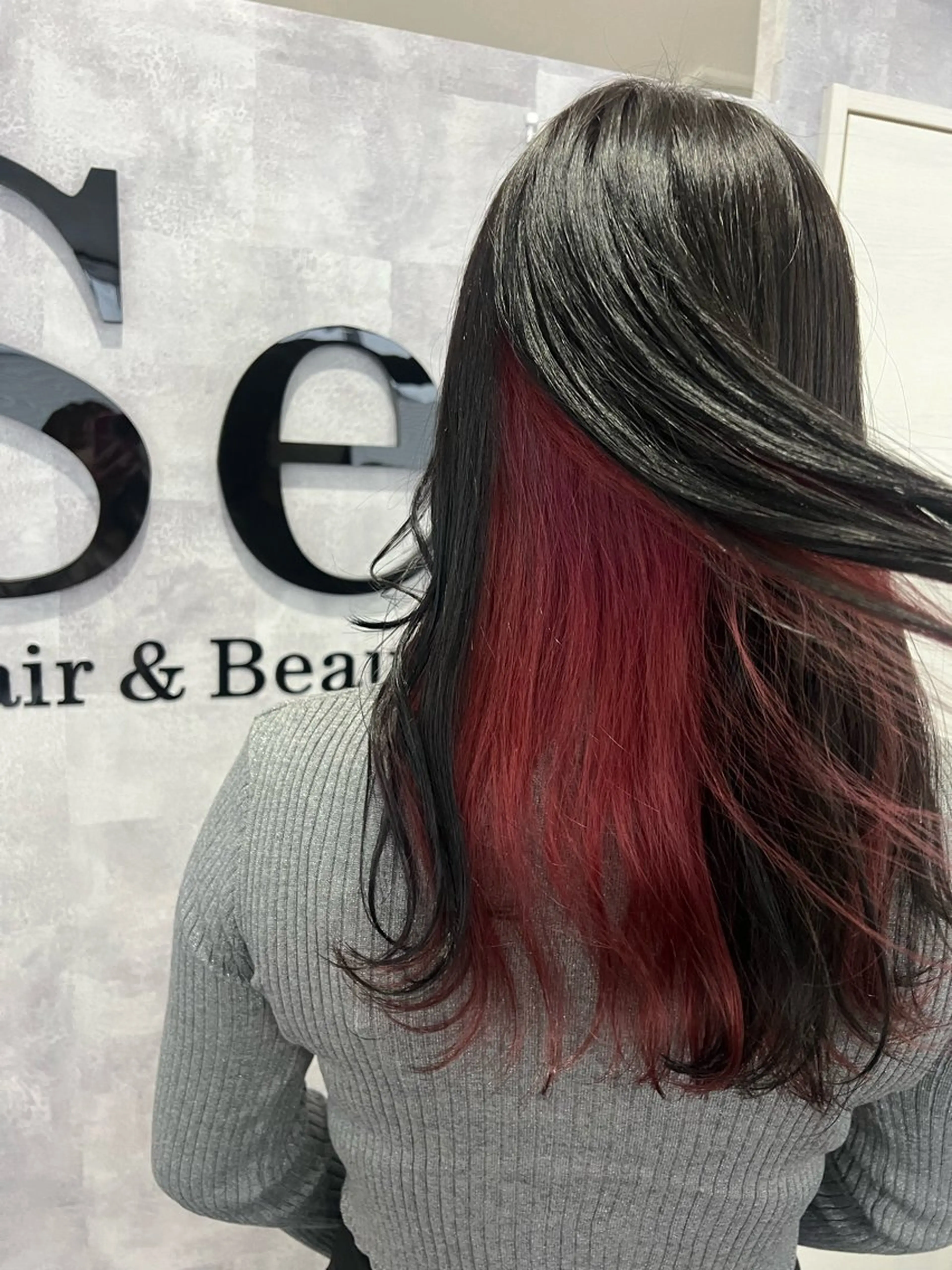 ロング 岡田 麗華のヘアスタイル