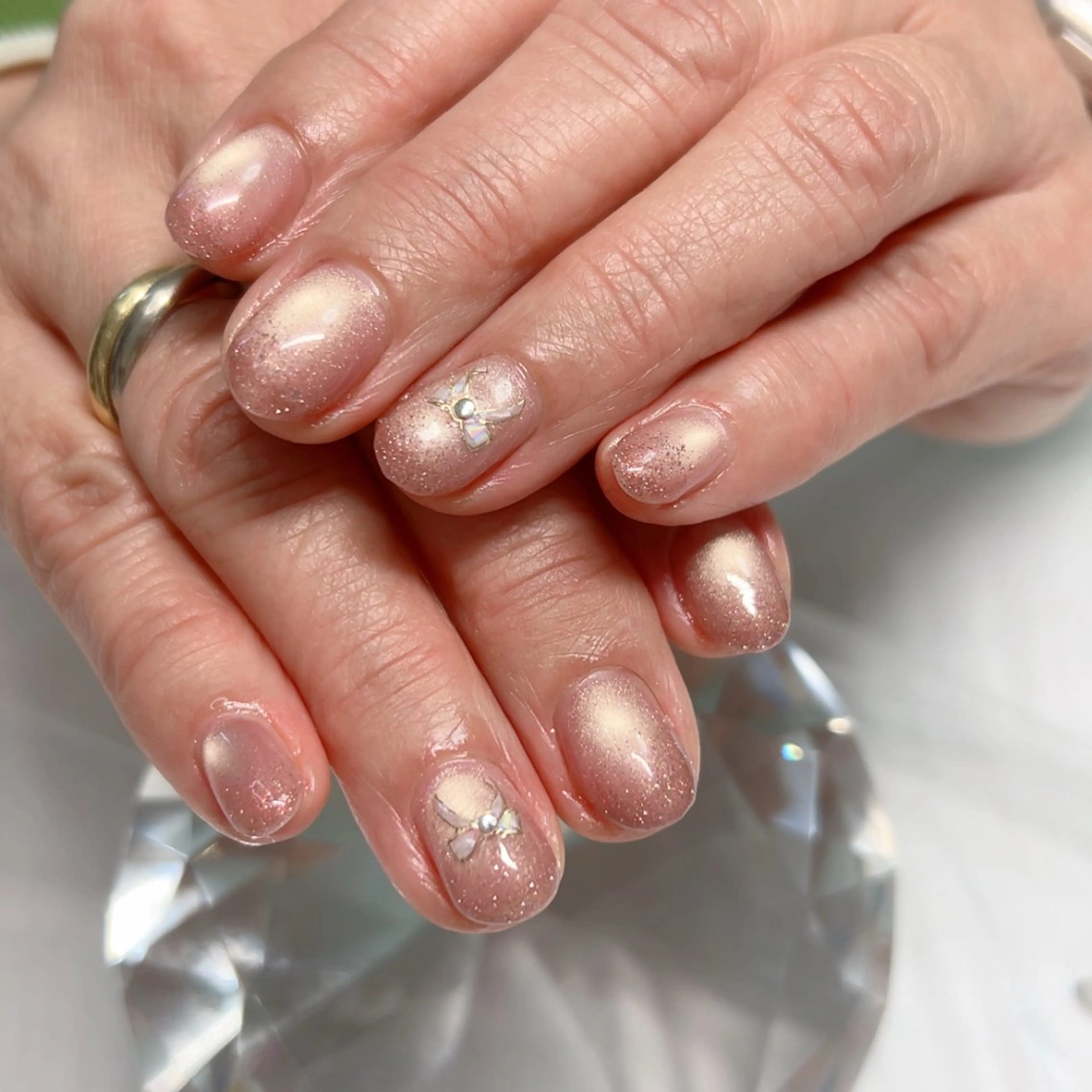 ネイル オーロラネイル ミラーネイル オフィスネイル ワンカラーネイル シンプルネイル ハンドネイル Cute Tips nailのネイルデザイン