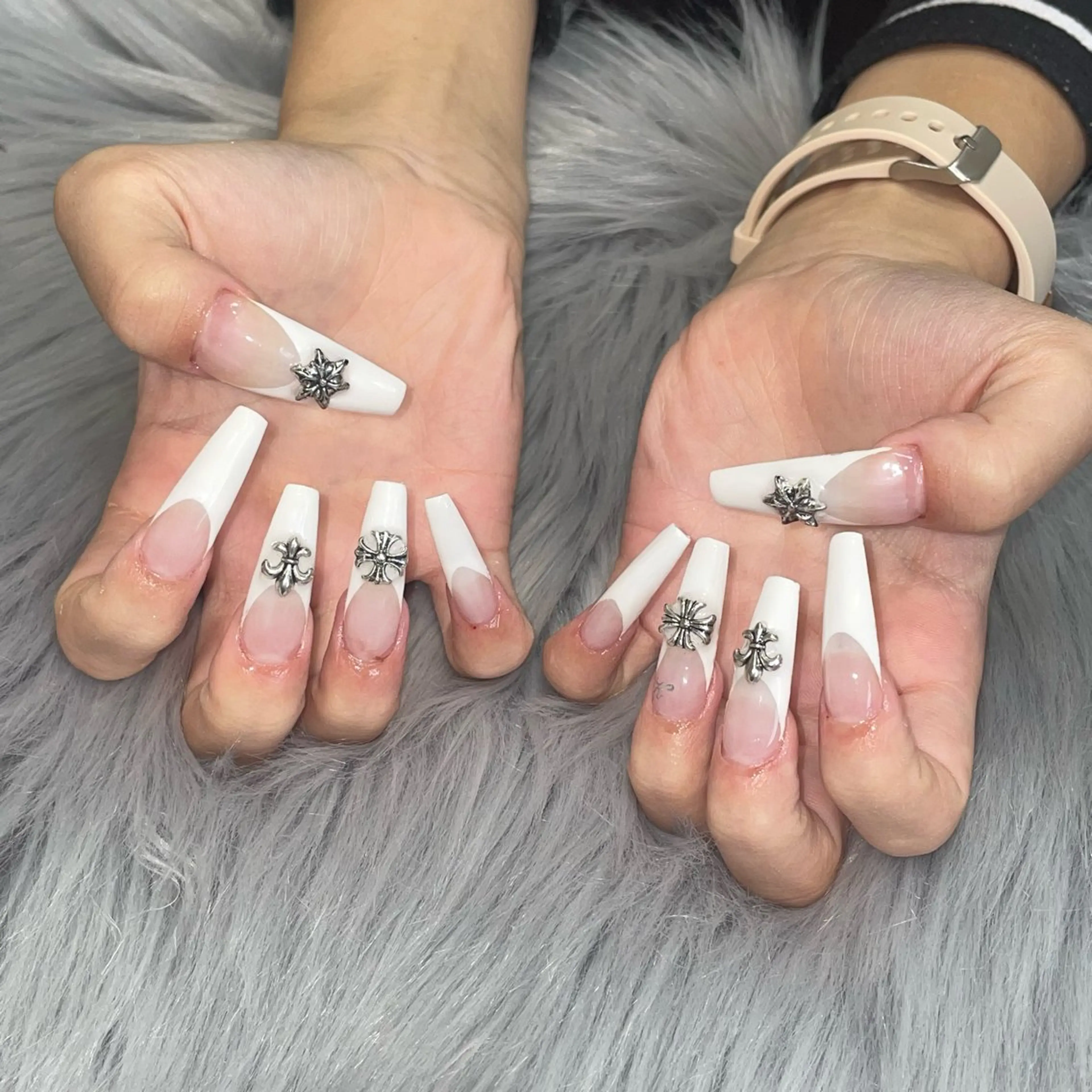 ネイル 長さ出し ラメ(グリッター) ハンドネイル RICO Nail パーツつけ放題🌈のネイルデザイン